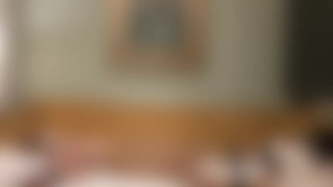 くすぐり4 PART2 PART2ではベッドに拘束してくすぐりました。無防備な状態で全身をくすぐり、顔を左右に振りながら喘いでる姿はセクシーで可愛かったです。最初は、素手で上からくすぐっていき足の裏はブラシでくすぐりました。 (2/2)