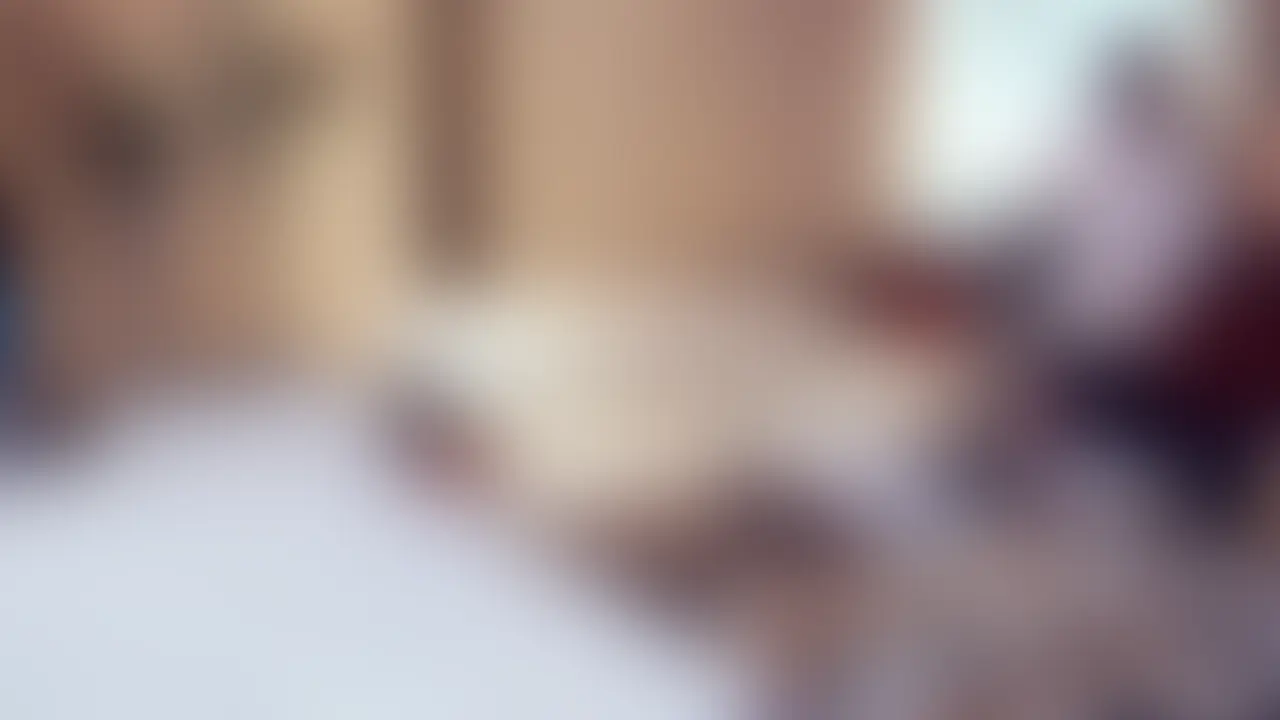「振動が奥に届いて…何度イったか、自分でも分かりません」
グッズを当ててる時に挿れられるなんて聞いてなかったけど、
身体がとろけていくのが分かって。感覚が重なって、最後は正常位おねだりしてました。終わったあとの笑い合いが、すごく安心できたのが不思議で。
初めての体験で、ここまで開かれると思ってなかったです。
---------------------------------------------
📷お待たせしました、新作の公開です。📹
Twitterからの初応募だったけれど、最初のカウンセリングで“感覚が合いそう”とすぐに感じた ゆまさん。
小柄な体に柔らかな空気。振動系のグッズで反応が変わり、騎乗位では自分から腰を落とし、ラストは「正常位で」と小さく囁いてくれました。
何度も交わる中、笑いながらも目の奥がトロンとしていく彼女の姿が、とても愛おしかったです。
本編 : 60分超
“気持ちいい”を素直に重ね合えた、大人同士の甘い記録です。 (2/2)