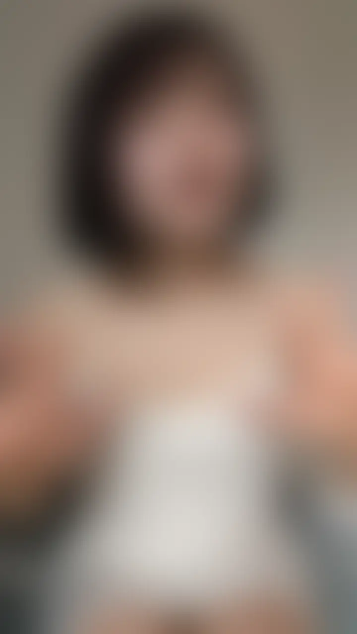 乳首をいっぱいいじってイっちゃいました…
________________
こんばんは、ちさとです☺️💕
今回は、ずっとちょっと恥ずかしくて言えなかったことを
思いきって動画にしてみました…。
実は私、旦那にもちゃんと話したことないんですけど、
乳首がすごく感じやすくて…🫣💗
優しく触るだけで、イけちゃうんです、、
これまでの動画でも、
無意識にいっぱい触っちゃってたみたいで…
「もっとおっぱい見たい」「乳首いじってるの好き」って
DMをもらって、ドキドキしながら撮りました♡
最後には乳首とアソコをいじって、
同時にイっちゃいました💕
すごい恥ずかしいですが、見てもらえると嬉しいです♡
(私は「これからいろんな人に見られるんだ…」って想像するとすごいドキドキするようになってきました🫣)
もっとこういうの見たい、とか
リクエストあったらまた教えてね🥰 (2/2)