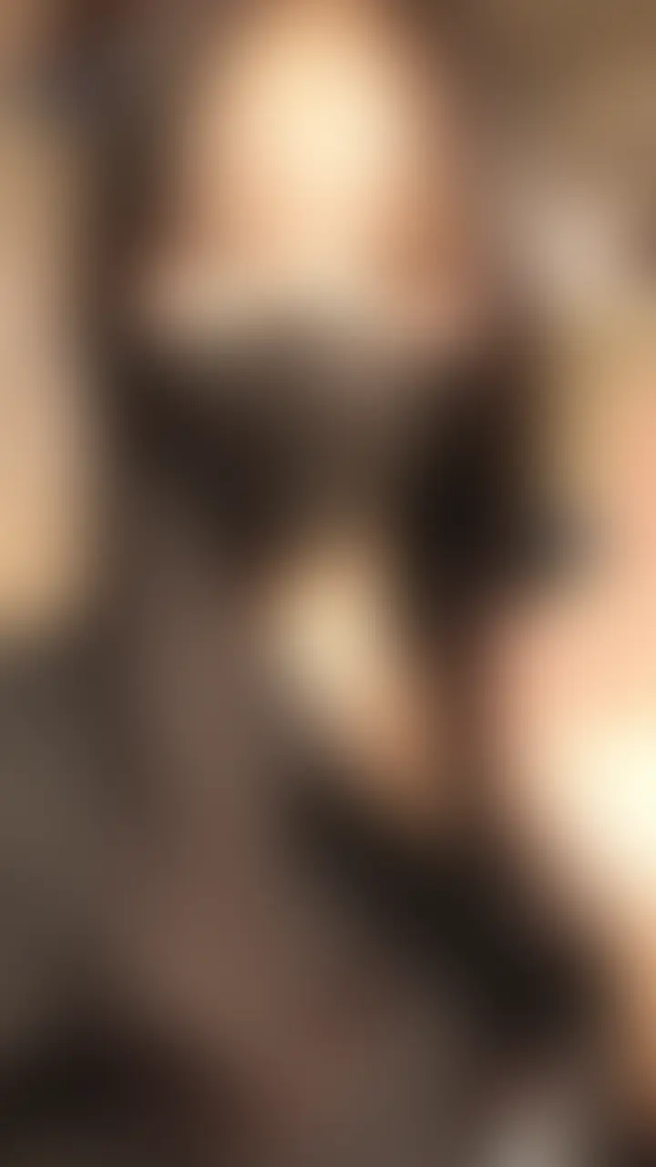 【単品販売専用ページ】
月額プランの方はこちらから
https://myfans.jp/posts/993ca0a5-cff0-4f2c-82aa-60f2e84e5ea8
実家に帰ってきたけど
新年の準備で家族も親戚のお家へ…
ひとりこそこそ、
むかし文化祭で使った着物で
えっちな自撮りしててら
実家っていうのも相まって
すごい『背徳感』がこみ上げてきて
むらむら止まらなくなってきて。
急遽だけど友達を呼んで
えっちなことお願いしてみたよ♡
待ちきれなくて
ダイニングテーブルの上に乗って
たくさん責めれてくれて
崩壊しちゃいました。
身体中がえちえちになちゃって
たくさん潮吹いちゃうし
騎乗位止まらなくて中出しされちゃってました🥺
今年は絞り取って終わりだ。
って思ってたら直後に責めれて
まさかの連続中出し、、、
こんなことになるなんて。
年明け前なのにめちゃくちゃいました。
新年早々にこんなハレンチなの出して
良いかわからないけど
みんなと一緒に気持ちよくなって
寝正月したいから勇気出して公開してみるね♡ (2/2)