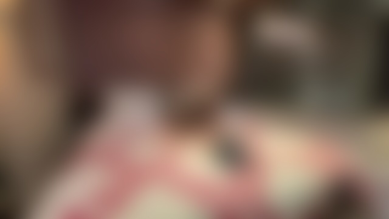 言葉責めと顔騎が大好きで、M男のことをめちゃめちゃにしてくれるよ😘
まずは乳首を爪でカリカリしながら舐め回し👅 えっちな音立てながら唾液たっぷりで舐め回してくれます...
からの顔面もたっぷり舐めてM男の顔面を唾だらけにしちゃう。
唾液でベットベトの顔に濡れ濡れのおまんこで顔面騎乗💕
前後にたっぷり擦り付けて唾と愛液でマーキングしてくれるよ。 (2/2)