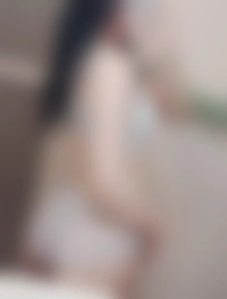 なつの秘密部屋🍑🍌「胸は自信ないんだけど… おしりなら自信あるの！ どうかな👉🏻👈🏻,,,」の投稿サムネイル