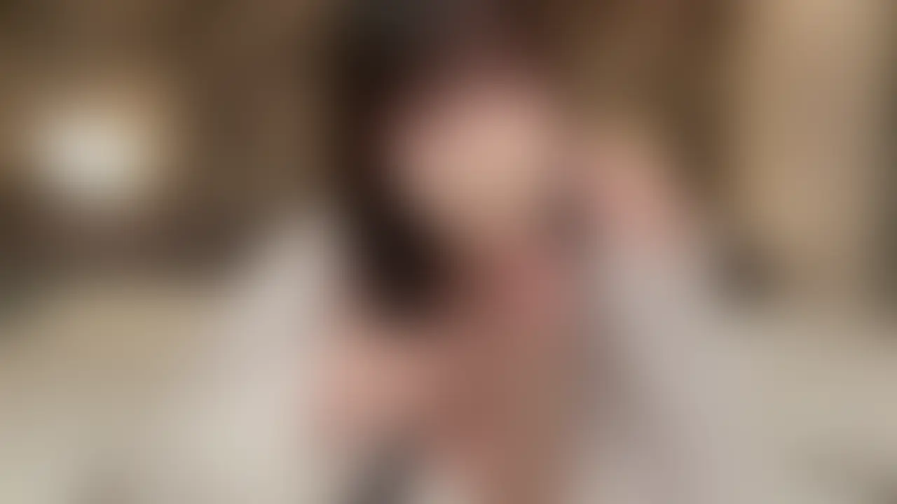 顔出しあり‼️「意地悪ご奉仕…我慢できる?🥺💕」
保育士あんこです👶🍼
ねぇ…ずっと我慢してるの、ちゃんと分かってるよ?😳💦
今日はね、ちょっとだけ意地悪しながら“ご奉仕の時間”過ごしちゃいました🥺💕
最初はゆっくり、焦らすみたいにおちんちんに触れてたんだけど…
「もっと…」ってお願いされちゃったら、あんこ先生も止められなくなっちゃって🤭💗
そのまま距離をぐっと近づけて、やさしく包み込むみたいに…
おくちの中であなたの反応を感じながら、夢中で応えてあげたくなっちゃうの🥰💞
ねぇ…こんなあんこ先生でも、最後まで見てくれる?🥺
こんなこと⋯絶対誰にも言わないでくださいね?💦
今日はあんこと一緒に、このドキドキ…最後まで楽しんでくれる?💕
※画像 動画の転載や第三者に見せる行為は禁止します。著作権の侵害の場合の罰則は「10年以下の懲役」または「1000万円以下の罰金」が科せられます。 無断転載等が発覚した場合は即情報開示請求致します。情報開示請求後の示談には応じませんので予めご了承下さい。 (2/2)