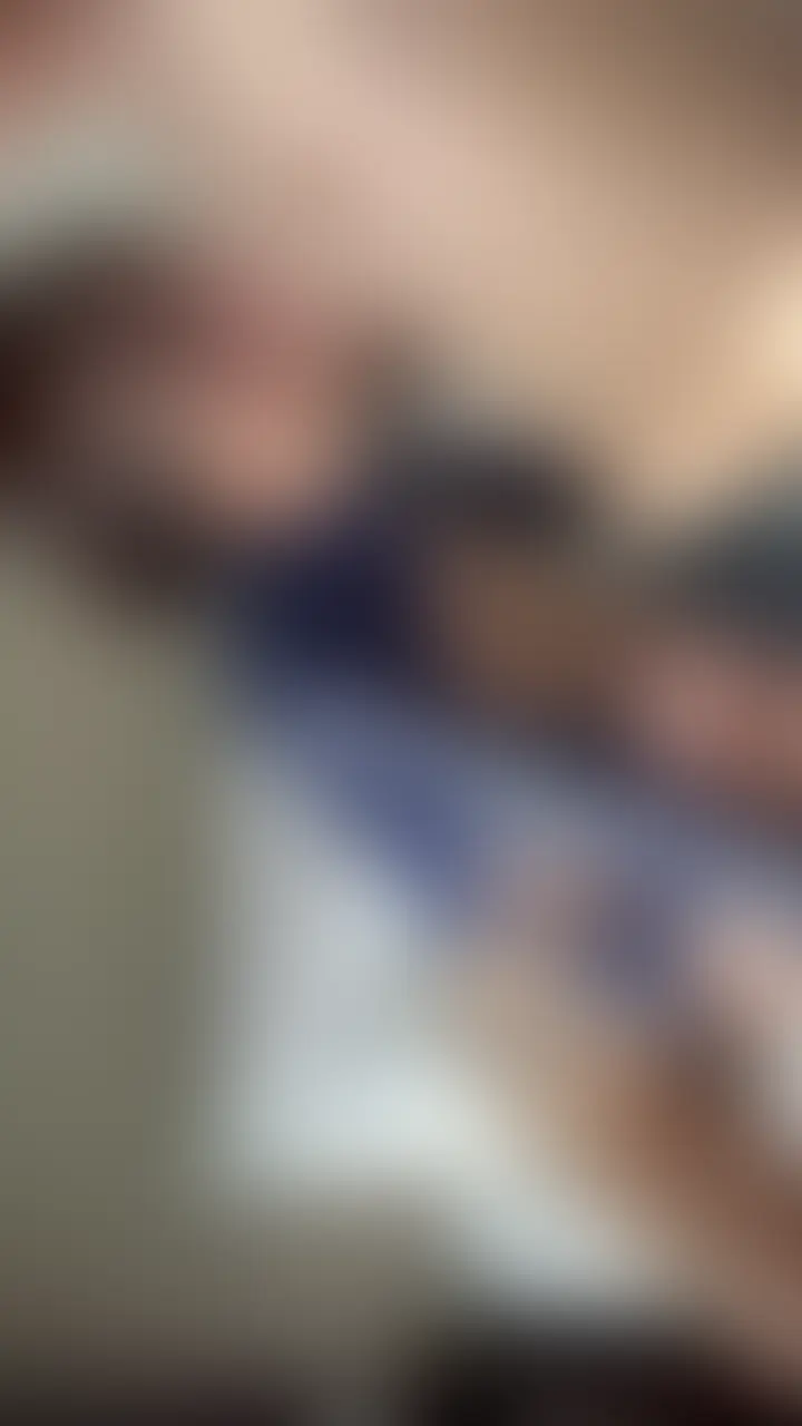 【完全顔出し※縦動画】待望の主観ハメ。彼氏にお願いされてきたLカップ爆乳美女ちゃんとの臨場感溢れるハメ撮り。
※彼氏さんより単品限定で了承得てるため単品のみになります。
言うまでもなく、主観映えする身体でエロすぎました
細身でこのおっぱいは反則すぎて脳がバグります、、
横動画にない主観フェラ、騎乗位、正常位の動画が楽しめます♡
彼氏からの電話内容に激おこのなかでしたハメ撮りで顔が終始嫌がってるのが見どころです。いつものアヘアヘしてる感じではなくリアルなハメ撮り、この容姿この身体を好き勝手されてる作業感がリアリティあり楽しめるかと思います!
途中突くことに必死でうまく撮れてなかったところあるんですが、声がエロいのでそのまま使ってます。
是非チェックしてみてください! (2/2)