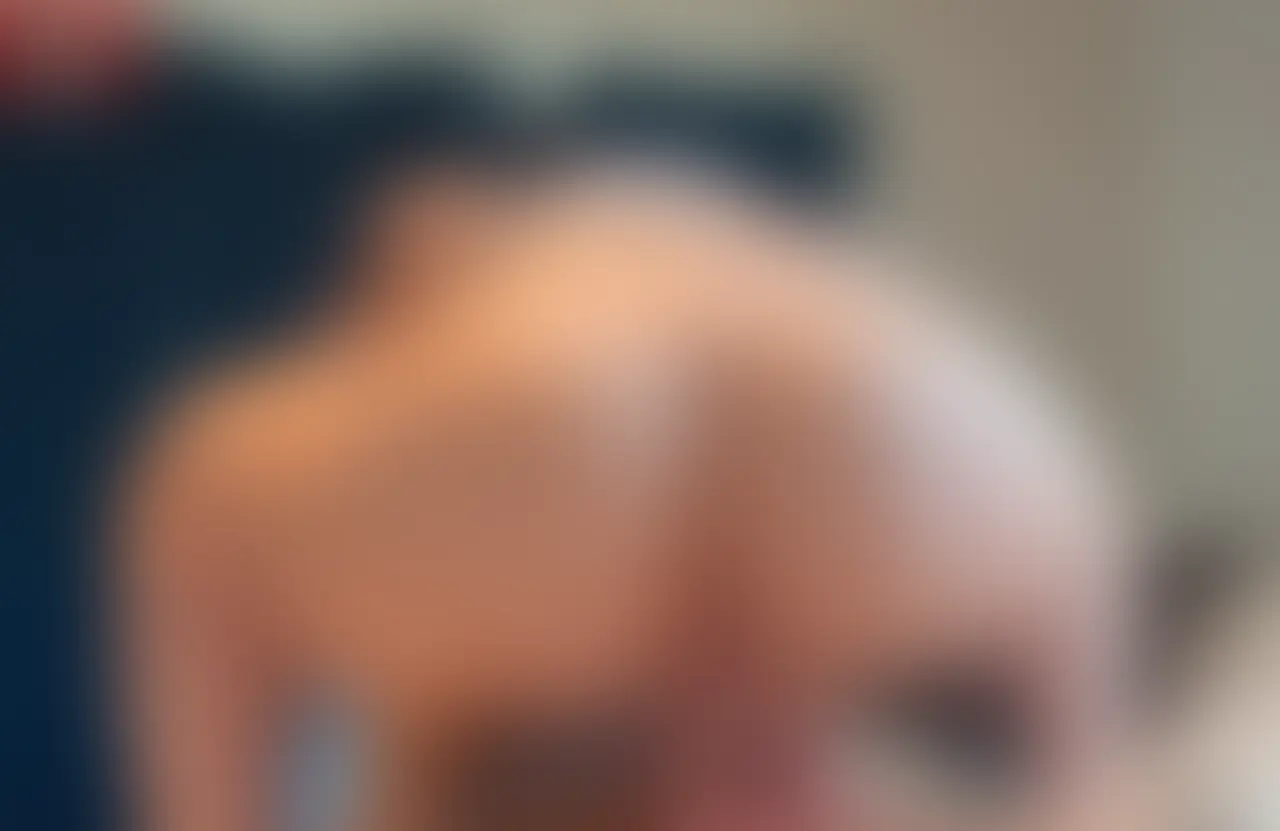 彼女が覆いかぶさってきて騎乗位の体勢になり抵抗もできずにひたすら動かれて精子を搾り取られました...最高です... (2/2)