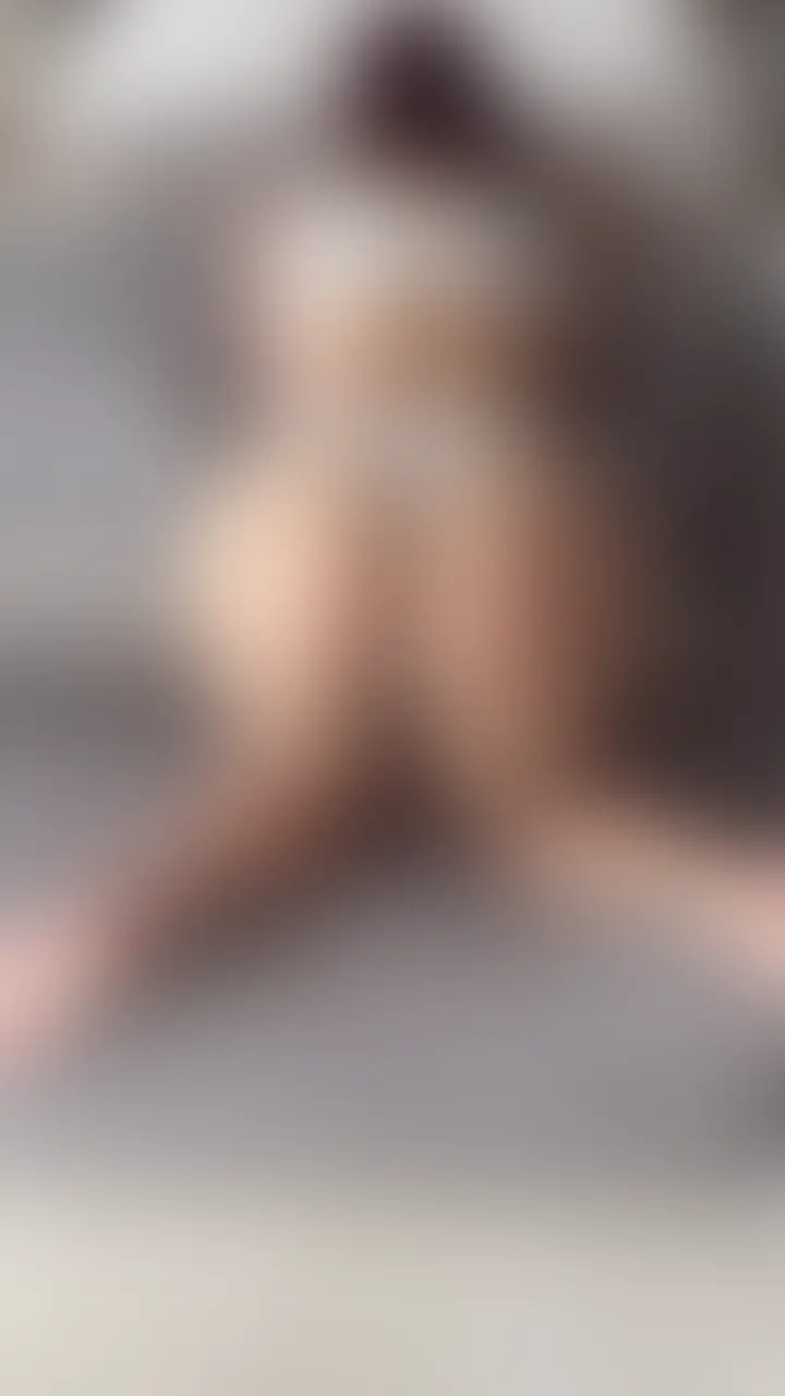 【中出し】会うの2回目の27歳Fカップ彼氏持ちの女の子にまた種付けしてきました(縦画面)
この日2回目の種付けです。
騎乗位で女の子が身体のけ反ってアヘってるシーンめっちゃエロくないですか。
そバックでデカ尻鷲掴みにして好き放題突いて、最後は正常位で精子たくさん注ぎ込んであげました。
前回の動画はコチラ▶︎
https://myfans.jp/posts/23ffbd99-a6ab-4e30-80f2-820e44cd250e?swipe=1&scope=single_plan&sort_key=publish_start_at (2/2)