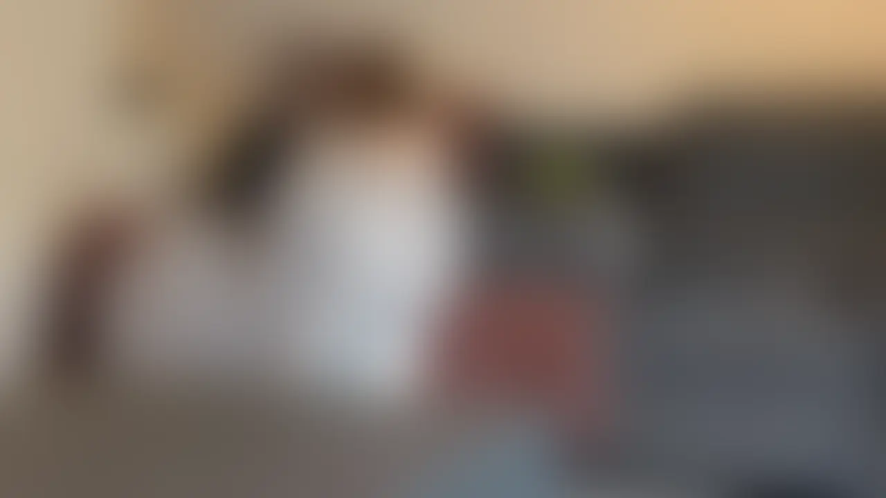 【43歳人妻　騎乗位中出し】
今回はオフで会ったつもりがいつの間にかお互い我慢できず、始まってました。お風呂も入らず、前戯もなく、そのまま挿入、あっという間に中出しまでしてしまいました。
ぜひこの人妻とこんなプレイしてほしいというのがあれば、コメントお願いします。 (2/2)