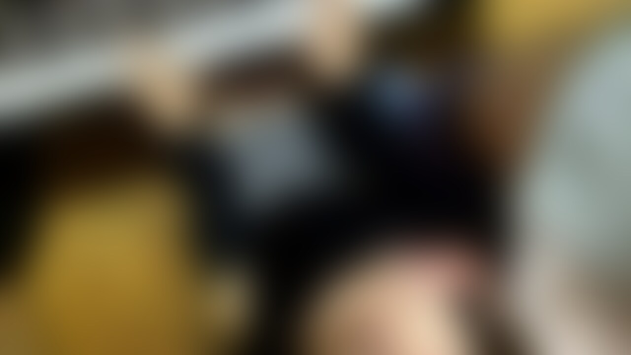 大人のピアノレッスンVOL2フェラ,キス手コキ,顔踏み編
続編 フェラは本当に上手なピアノ講師さんです。
舌使いも玉から裏筋舐めまわし、くわえたまんま演奏に戻ったり、たまらない気持ちよさ。
また隣に座ればいやらしくデイープキスで舌を絡ませ、手はまたあそこへ。
演奏しながらの痴女られました。
そしてやっぱり足フェチには足元に得転がりたくなります。
今度は演奏しながらの顔面ペダル。
もうたまりません。 (2/2)