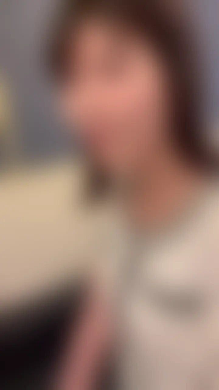 #13かほさん【本編顔出し】
色白なエロエロ痴女お姉様に言葉責めで責められ最後は顔まで精子が飛んでいきました!
主観撮影 M男
冒頭→シャワー→フェラ→騎乗位素股→正常位素股→手コキ→ぶっかけ→おしっこ (2/2)