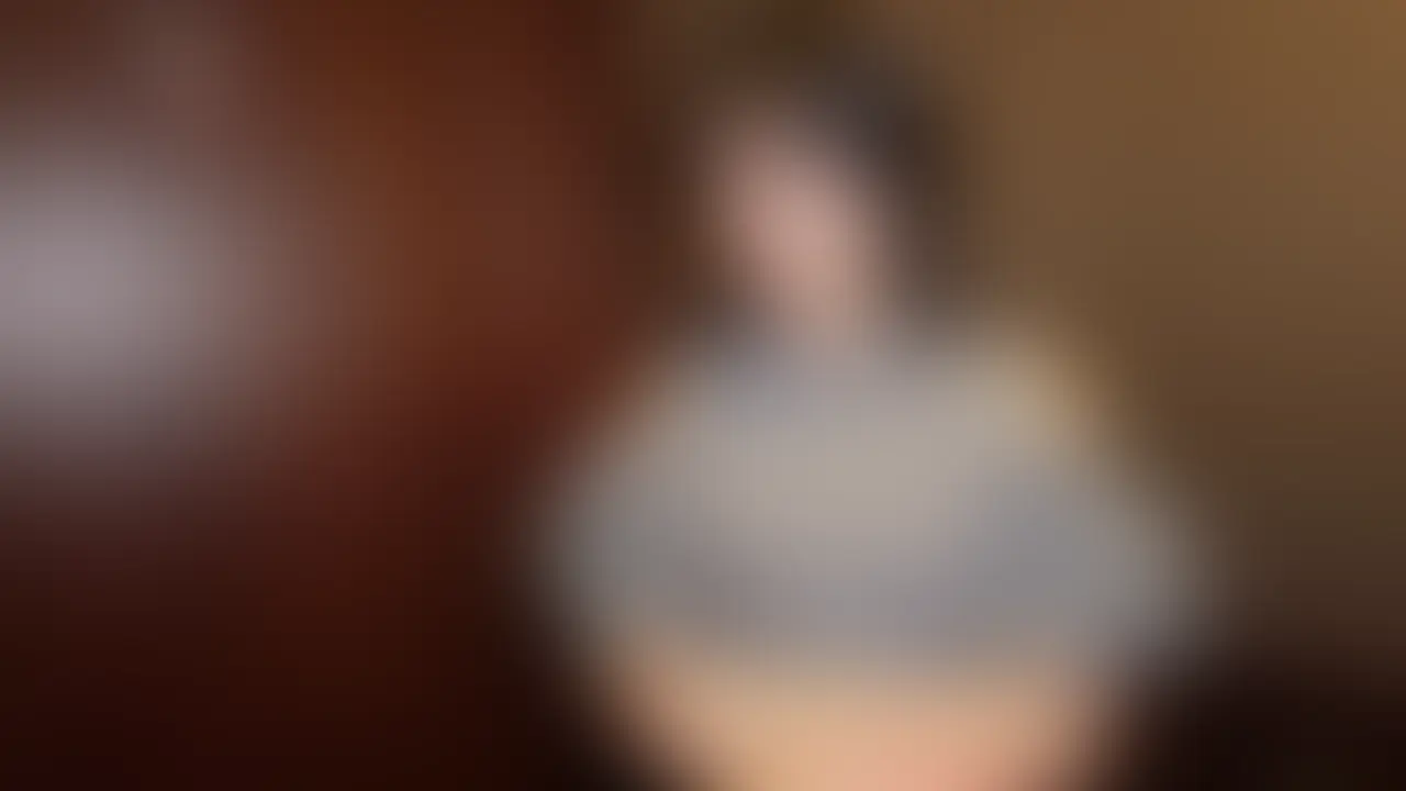 【先輩起こしに行ったら】そのまま㊙️生挿入！？㊙️㊙️

集合時間になっても
集合場所に来ない先輩、、、。

杏奈は先輩を起こしに行くために
部屋に入るとパンツ一枚で
ソファーで寝ている先輩。

見てはいけないと思いながらも
パンツの上からでもカタチがはっきり分かる。
ダメと分かっていても気になる杏奈。

先輩が寝ていることを確認して
パンツを脱がせて、ペロペロ、パクリ❤️

先輩も思わず目を覚ましたが
欲望を抑えきれない杏奈。

お互い我慢できなくなり
最後は生で挿入。

ゆっくり奥まで、高速で激しく、
集合時間を忘れてお互いが乱れあう。

感じてる杏奈を見てね❤️

※撮影許可を得ています。
※規約により陰部に一部モザイク処理をしています。
※二次使用、譲渡、転載、転売等は禁止させていただきます。
※無断転載等が発覚した場合、情報開示請求を行った後、著作権法に基づき厳しく対処させていただきます。 (2/2)
