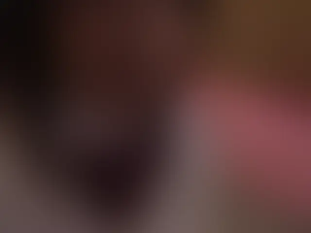 【本編完全顔出し】
case.008 今日はこの子で抜きます。可愛い顔して脱がせばボインだからです。

撮影時期：2006年ごろ？
名前：マオちゃん
年齢：1☓歳
雰囲気：小動物系の可愛らしい女の子。
性格：純粋無垢、少し天然な一面も。
――――――――
可愛い顔とのギャップがたまらない、存在感抜群のナイスバディ。
しかも作り物感ゼロの、正真正銘“天然モノ”の巨乳娘。

下着を脱がせマ●コを覗くと、飾らない自然体のマン毛が色気を放っている。
、"整える"であったり"脱毛"という愚策に踊らされてない。そのままの魅力を残している感じが逆にそそる。

激ピスすれば乳と尻が盛大に揺れ、肉感を楽しめる至高の一品。

最後は顔射にお掃除フェラ、後処理までしっかり付き合ってくれる献身っぷりも必見。 (2/2)