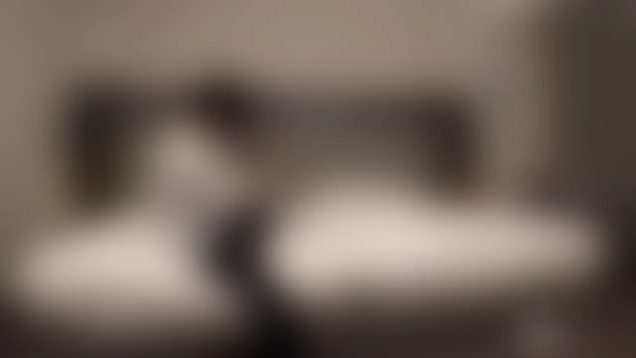 天然Hカップお姉様をホテルにお持ち帰りしてコスプレ転『性』 セックス!世界観が崩れるので最後まで絶対に脱がしません!! (2/2)