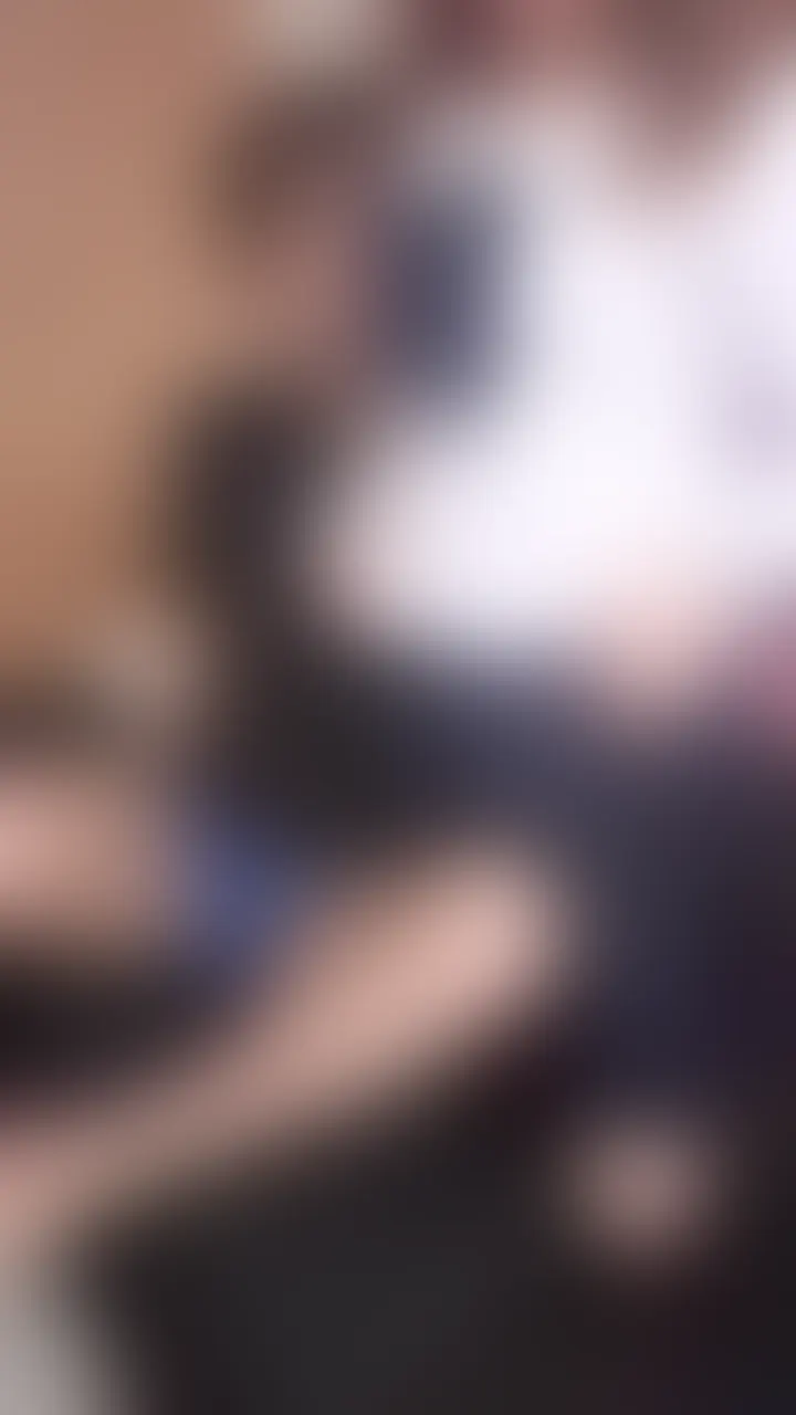 パンチラ寸止め地獄手コキ🩷男の潮吹き🩷

「…チラチラ見すぎ。
そんなにパンティ気になるの？」

制服のスカートをたくし上げて、わざとらしく
じっくり見せつけてあげるの🩷
ほら、下着…見えてるでしょ？

パンティー見てビンビンに勃起した
アナタの変態ちんぽ遊んであげる🩷
ゆっくりと焦らして
焦らし、引いて、また寸止め🩷
何度もギリギリを擦って、出しそうな顔…たまんない🩷

許して？
ダメ🩷
もっと…寸前のまま、変態ちんぽピクピクさせて震えてて🩷
『出しちゃったの？🩷』
お仕置きに亀頭責めで悶絶して🩷
最後に潮吹いちゃったの？…変態マゾ🩷 (2/2)
