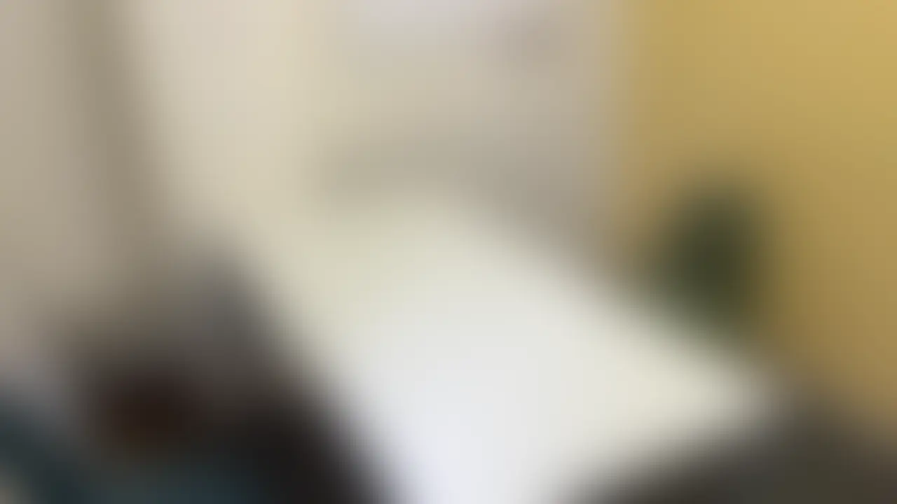 毎度不景気な世の中が続いていますが今回捕まえたのは主婦
相変わらず後を立ちません

話を聞くと何やら不妊治療中のようで、そのストレスから気がついたら万引きしてしまったようです
若妻でなかなかの美人
むっちり肉感ボディがたまりません

という事でカラダで使って無かった事にしてあげるよと打診
「妊活手伝ってやるよ」とゲスい事言ったりしてます

結局悩んで手コキだけならと交渉成立
早速ホテルに連行して手コキさせてからケキトーな事言ってフェラもさせます

その後はさらにエスカレートして、、、
最後は強行ナマナカ発射で妊活完了!! (2/2)