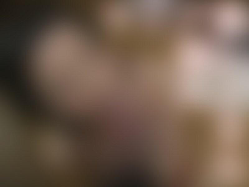 マニア旦那からレンタルした人妻を自宅に連れ込んで裸エプロン
※こちらの商品説明は、可能な限り映像委託者から映像と共に頂いたテキストを元にしておりますが、一部、再構成しております。
-----------------------------------------
露出狂の隠れ家というマニア向けの掲示板に載っていた「妻を無料で貸し出します」というのに応募したところ見事当選しました。30人くらいから応募があったそうですが、人妻を自宅に連れて帰って裸エプロンにしてイタズラする様子をビデオに撮るという私のプランが旦那さんに気に入ってもらえたようでした。
独り暮らしの男臭いアパートに人妻を連れ込み、散々いじくり回した後で、裸になってもらいエプロンを着けさせました。そして、キッチンに立たせていたずらです。私の部屋のキッチンに女性が立つのはこの時が初めて。それが、他人様の妻で、裸エプロンなのだからもう堪りません。
人妻のマンコを気がすむまで舐め回したり、マンコを開いて観察したり。その様子をビデオに撮るのは思っていたより大変で苦労しましたが、旦那さんに約束してあったので頑張りました。
で、旦那さんにビデオを渡したら、そのビデオを売っていろんな人に見てもらって欲しいとおっしゃるので、ある人に頼んで売ってもらうことになった次第です。
ちなみに挿入は生オッケーでした。ハメている部分もバッチリ撮れています。
40代後半の人妻ですが、スタイルもよく美人でアソコも感じやすい最高のセックス相手でした。こんな人妻をただで貸してくれる旦那さんにはとても感謝しています。それ以来、毎日、露出狂の隠れ家のチェックは欠かせません。
-----------------------------------------
動画:21分49秒
1280×720
※こちらはシチュエーション動画になります。
※被写体の年齢確認は確実に行っており、年齢確認書類のコピーも所持しております。 (2/2)
