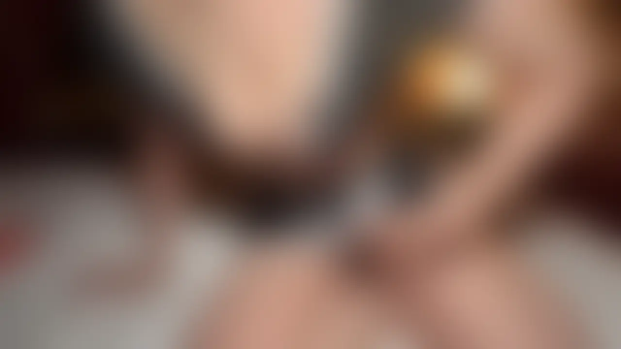 ◉Jカップ爆乳JD2度目のエッチ
前回は初めてのエッチをしました!!
過去に、間違って挿入とかありますが前回が初めてのエッチでした。
初めてのエッチがハメ撮りじゃなかったので、緊張したとのことでハメ撮り!!
最初のエッチの後、オナニーをしたりオモチャで気持ち良くなったら、今回のエッチは人生で初めてイク事ができました🎵
エロくなったJ Dを見てください!! (2/2)