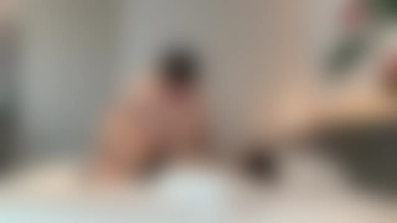 ☆ほとみ1-4☆
ほとみちゃんもされたことのない大人の愛撫に自分でもわからないくらいにオルガズムを迎えてしまうのです。
当然の所作のように、生の贓物をほとみちゃんの中へと挿入し、
子作りの教示を開始します。
終始白目を剥きそうなほどの快楽に襲われながら、僕はほとみちゃんの中を堪能します。
クビレをつかみながらバックで犯し続けると僕のベビ袋は制御不能に陥り、
少しの精子を中に残し、大量のベビー砲を彼女の綺麗なお尻に発射します (2/2)