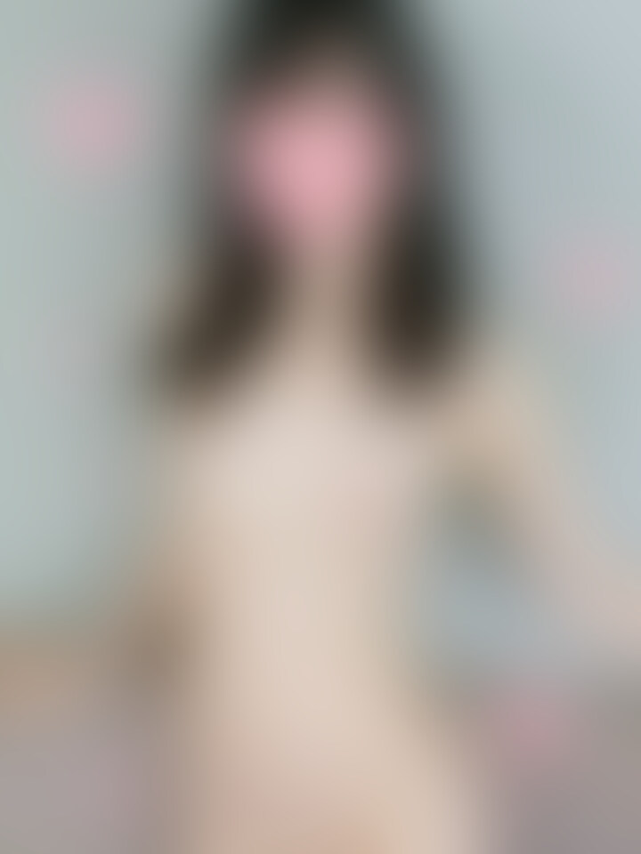 今回の作品は、ゆりさん(仮名)26歳 結婚3年目の人妻でございます!
◆◆◆sample◆◆◆
https://myfans.jp/posts/85c0cdff-7b16-4e8e-b0a0-98cfdce6b42e
◆◆◆◆◆◆◆◆◆
流行りの出会いアプリでマッチング → L〇NE交換で口説き落とし ホテルデートに持ち込んだそうです。
お金をかけずに口説き落とせ!だそうです。。。勉強になります!!
今回の方は、旦那様や社会的なことでいろいろとオブラートに包んでほしいと頼まれています……
はっきり言わせていただいて極上ビッチです!!
今回のゆりさん。旦那さまはエリート階級職だそうです。
そんな何不自由なさそうな奥様ですが、性生活は物足りないんだそうです。。。ときどき出会います。
そして生粋の良いとこ育ちでございます。
服を脱ぐと…
これがいい食べ物だけを食べ育った裸体!品があります!!
と
ファッションチェックをするなり早くもキッス!!
からの下着チェック!
まさかの純白Tバックスタイル。真っ白なお尻もブリンブリン。至福の映像です!
小ぶりで綺麗な胸!
アソコの感度は…
ズブッ!
ジョババババ!
感度良好!
ズボッ!!
アソコを指で掻き回されて
あっという間に連続噴水アクメ!
盟友様にキスをしながら果てる姿がたまりません!!!
あっという間に連続でイカされてビクビク放心状態のゆりさん(汗
我慢ができなくなったのか男性器にしゃぶりつく ゆりさん。
ヤバイです!美人のフェラ顔めちゃくちゃエロイ!
と思ったらチンポを咥えて凄い淫乱な顔!
アングルも最高!!最初の清楚なゆりさんから一変、チンポを飲み込もうとする勢いのしゃぶりっぷり!
太ももに腕をまわして…喉の奥までチンコを堪能。
盟友様たまらず正常位で生挿入!
ゆりさん、自分でクリトリスを触ってますよ!!淫乱すぎます!
ゆりさんがベッドの上で何度も何度も果てる姿を最高の映像で撮ってくれました!
アハッアハッとビクン!ビクン!痙攣するたびに息を吐きだして…細い体が折れそうです!
もう完全にメス堕ち。唇を男に預け、くねくねしながらチンコを奥の奥まで受け入れるゆりさん…エロすぎます!!!
高まる盟友様!「イクゥゥゥゥゥゥ」とエビ反るゆりさん!浮いてる!!
途中から「気持ちいいぃぃぃ」とグラインドして勝手に騎上位
チンポを楽しむビッチ!
魔性の女!私、こんなにエロティックな騎上位、見たことありません!!!
心の隙間を埋めようと快楽に興じる人妻です!
全てが絵になるセクシーさ!!ゾクゾクしました!
正常位→バック→騎上位→正常位…いっぱいです!
ラストは両者、汗だくの猛烈な正常位で同時イキフィニッシュ。
奥にしっかり種付けです。
本当に素晴らしい!人妻クラスで清楚ビッチとなると最高にエロイ!!しかもこの抜群のスタイル。逸材です!
綺麗系、フェラチオマニアな方、陰がある女性が好きな方にもオススメできる作品です。
VSIC審査番号:2004756 (2/2)