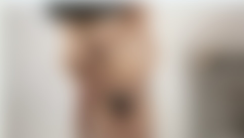 黒パンストを履いた女子が登場して机に乗って足をプラプラ。
ベビーローションを塗ったへその穴。
ほとんどバストが見えてしまう過激な紐レオタード、
テカテカ艶々に光った腰をフリフリするシーン。
ブレザーの制服、短パンの体操服、スクール水着を着用してのリクエスト動画。
男性も加わり、女性モデルの胸やスカートを履いたまま股間、お尻を撫でて触る。
男の人がパンティーストッキングを脱がして短パンを履かせる。
ブリッジや柔軟体操している最中に短パンに手を入れて触る。
ブルマを履いた女の人の体操服を全体的に体の形が分かるように触っていく。
スクール水着の肌触りを感じるように体中を触る男性モデル。
抱き着きあいお互いの体の体温を感じあう二人。 (2/2)