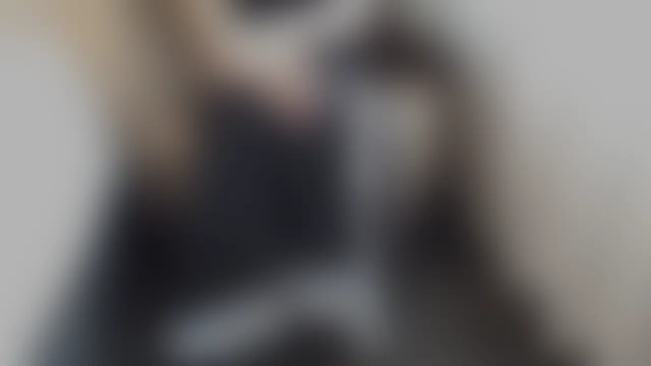 ドッキリ制服コスプレ生えっち!嫌がるゆうかちゃんを何とか説得して制服コスプレに着替えさせたら予想を超える可愛いさと巨大クリで大興奮の生えっちで大量半中半外が出来ました! (2/2)