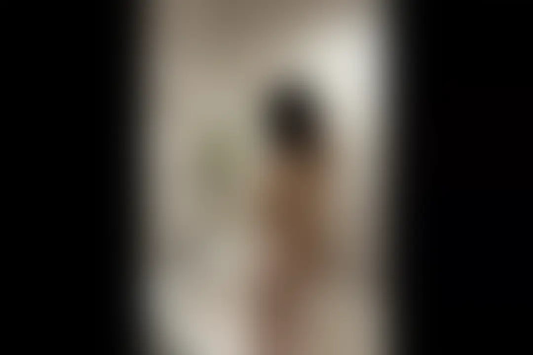 長編動画60分超え♡
---
【プラチナ会員向け動画】🎥
カメラマンさんとイチャイチャシャワー🚿
後に、一緒にお風呂に入ってまたイチャイチャ🥰
水着に着替えて撮影開始📸
ちゃんと撮影もしたよ…
けど、やっぱりカメラマンさんが触ってくるから♡
オッパイを舐められ、
大切なアソコにも指が侵入してきて
クチョクチョと濡れている音が🥰
エッチモードスイッチが入りました💓
ベッドに移動して
念入りにアソコを弄られ、舐められました
2回も逝ったよ♡♡
そしてカメラマンさんから
『入れさせて』とお願いされて
生挿入を許しました♡
そして、中出しも💦 (2/2)