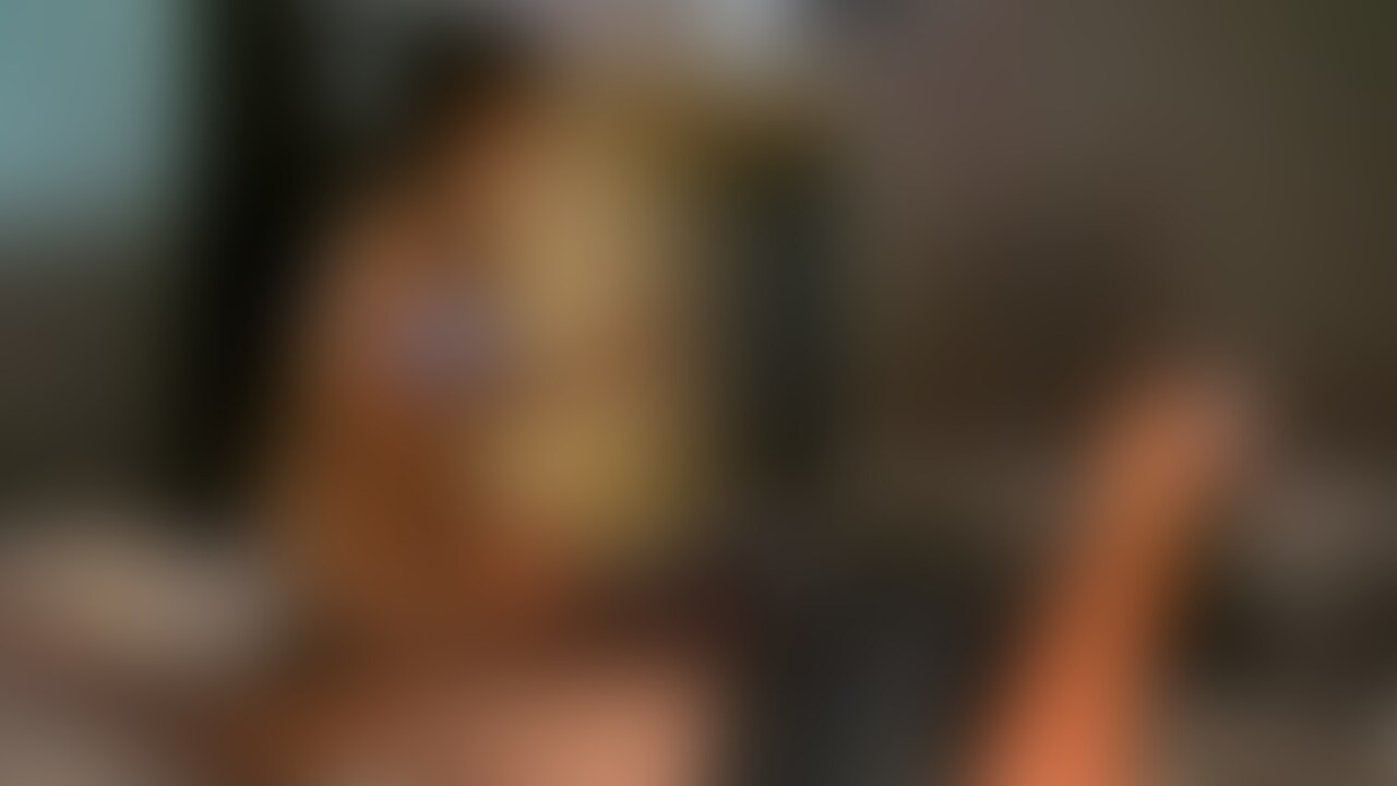 バックでいっぱい○○○してもらった次は騎乗位で🤤○○○がすぐ横のベッドで寝ていたので声抑えるのに必死でした😣 (2/2)