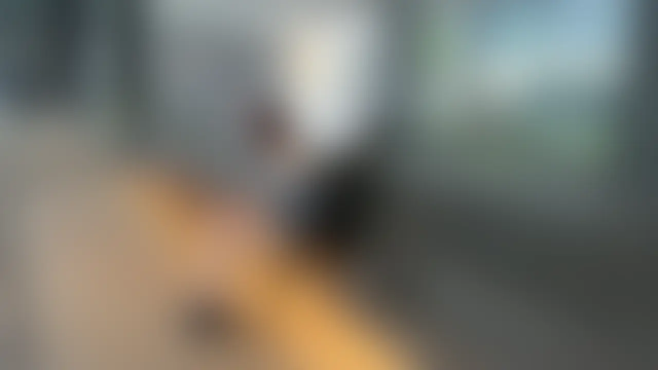 【完全顔出し】中洲No.1ソープ嬢と大量潮吹き密会。
⚠️常連客にバレたらマズイので本編のみ完全顔出し⚠️
※突然削除する可能性があるので、単品は期間限定。
ーーーーーーーーーーーーーーーーーーー
全国屈指の美女が集まる、福岡中洲のNo.1ソープ嬢と密会してきました。入店して3ヶ月でNo.1になったのも納得の美貌。
博多駅の近くで待ち合わせして、カフェで雑談をしてからホテルに向かいました。
エロが好きで正に天職ともいえる仕事をしているだけあって、かわいくて綺麗な雰囲気とは裏腹にプレイはどエロいです、、
いつもは、お客さんを骨抜きにしてる立場らしいけど今回はギンギン生ちんぽに負けまくってる普段は見れない姿を見ることができます。ピストンする度に吹いてて、身体もベッドもソファーもびしょ濡れになっちゃいました。 (2/2)