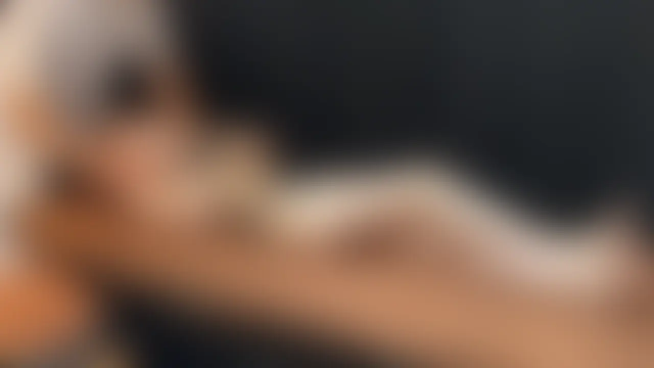 献身パイズリ「早くイってください…」執拗な乳首攻めから逃れる為に不本意な表情を浮かべながらも精一杯ご奉仕する超美人カフェ店員
【お客様の情報】
年齢:20代前半
職業:カフェ店員
勤務地:丸の内エリア
ルックス:美人、清楚系、透明感◯
体型: 痩せ型
バスト:Dカップ
服装:グレーの長袖、黒色のミニスカート
以前、彼氏と喧嘩している最中にいらしたお客様が再来院された。
美人でモデルのようなスレンダーなボディ。さらに可愛らしい喘ぎ声を私はしっかり記憶している。
今回もまた彼女の淫らに喘ぐ姿を拝めるのかと勃起しながら施術をしていると「今日はそんなつもりじゃないんで…」と、予想外の返答。
彼氏と仲直りし上手くいっているので、普通のマッサージだけを希望されているようだった。
しかし、私も期待してしまっていた分、興奮が収まらず、マッサージと称して胸を揉み、乳首を弄る。
それでも「やだ…やだ…」と言葉にする彼女。
しかし、時折、喘ぎ声が漏れ始めていることを私は聞き逃さなかった。
「私が気持ちよくなれたら終わりにしますよ」と彼女に伝えた。
すると「本当にやめてくれるんですか?」と彼女は縋るような瞳で私を見てきた。
私はあえて優しく「もちろんですよ、終わりにしてあげますよ」と伝えると、
彼女は不本意そうな表情を見せながらも、私の提案を受け入れた。
まず手コキをしてもらい、さらに乳首にイチモツを擦り付けてもらう。
そして最後はパイズリをしてもらい、彼女の谷間に大量に精子をぶちまけた。
慣れない手つきで不本意な表情を浮かべながらも、早く解放されたい一心でご奉仕する彼女の姿は今思い出しても興奮してしまう… (2/2)