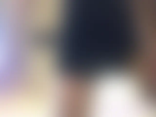 "本編は完全顔出し、高身長美女さくらちゃんの見下し靴コキ、踏みつけです。
高身長のお姉様系美女のさくら様に見下されながら、ショートブーツで踏みつけ。
最後は膝裏コキから、美しい足に向かってフィニッシュ!" (2/2)