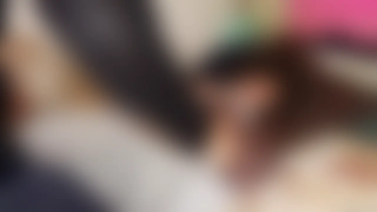乳首イキする人妻に絶叫ピストン
寝起きのぴくにゃんを襲ってたっぷり乳首いじりしたあとは失神寸前の絶叫ピストンで中出し (2/2)