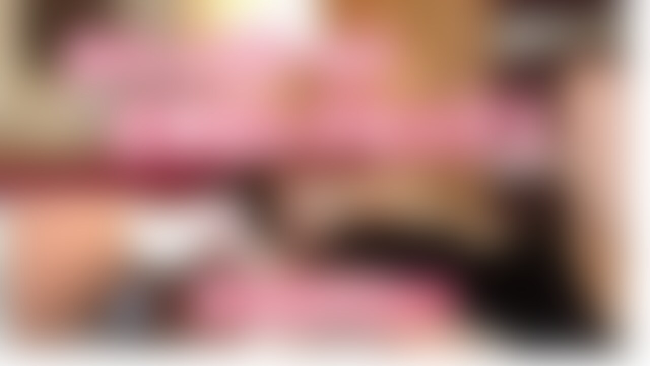 【28分完全版!】だいしゅきホールド教えたら、いつの間にか…💕
*YouTube NGなしの女子会トーク!+R18レズセックス動画です
正常位レズセックス動画…//
なんと、おちんちんの挿入部分も接写で写ってるので
かなーーーりエッチです…🥰
入れてるのはふみのちゃんだけど、
接写挿入部分だけ見たら、完全に男性に入れられてるように見えて楽しんでいただけると思います♡
・*:.。 。.:*・゚✽.。.:*・゚ ✽.。.:*・゚ ✽.。.:*・゚
好きな体位の話をしていたら
だいしゅきホールドやってみたい!って言われて…
いつの間にか私がペニパンでしっかり挿入されて
乳首も攻められたあとは
激しく腰振りされて…//
恥ずかしいのに気持ちよくてよがっちゃう
くるみのだいしゅきホールド見てください💓
挿入部分の接写動画も見れちゃいます💓 (2/2)