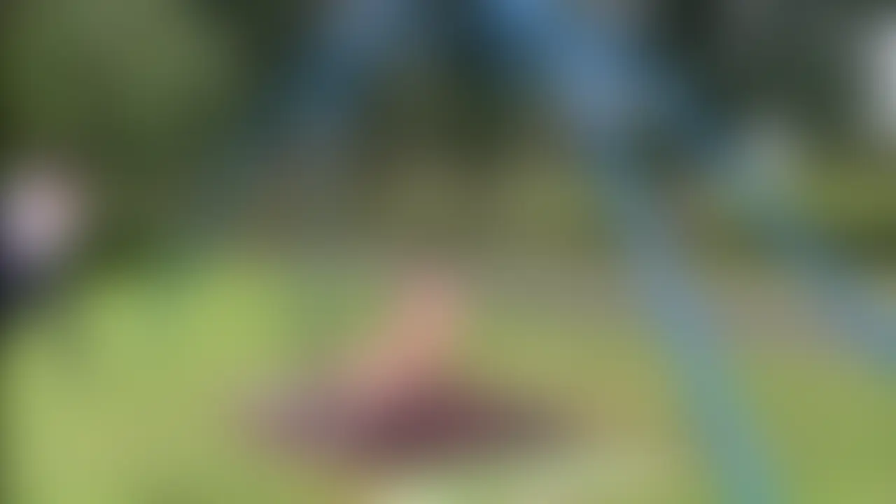 サッカー変態リーマン君と、野外&ト◯レ全裸露出 sample 1