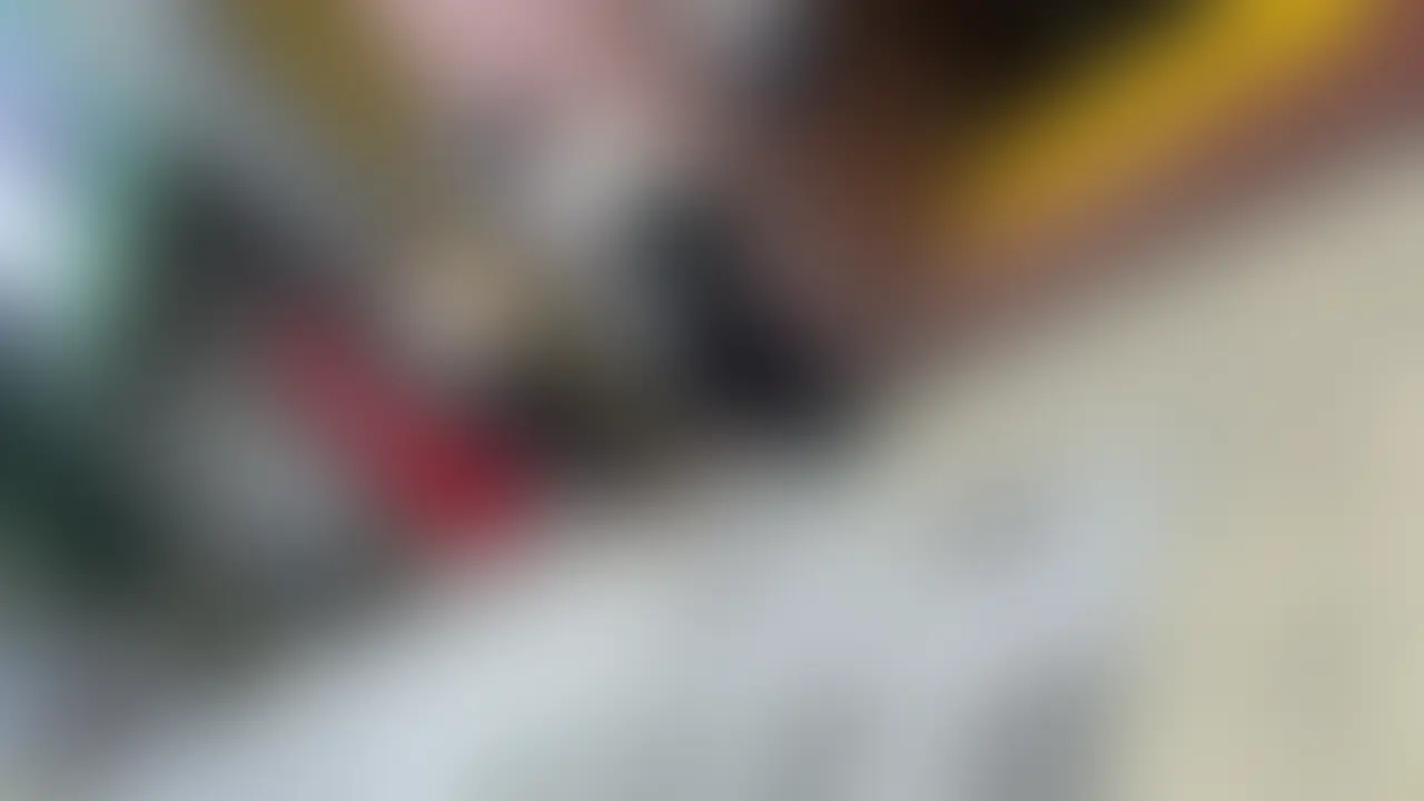 「今日も撮るの?」恥ずかしがりながらもハメ撮りさせてくれる保育士。
ペ○ーズで見つけた神奈川県の私立保育園で働いている保育士のちはる。
仕事を休ませて平日の昼から新宿デートしました。
ごはんや映画を見るよりも、エッチがしたいと言ってきたのでホテルへ直行。
ハメ撮りに関しても寛容で他の人に見せないことを条件にさせてくれます。
むしろ撮られながらするエッチは興奮するみたいで、自分のハメ撮り動画で
するオナニーが一番興奮するどスケベちゃん。
そんなの子のエッチが大人しいわけがなく、責めている時は貪欲に腰を振り、受けの時は喘ぎまくってくれます。
スタイル抜群でどスケベな彼女の動画を皆様にもおすそ分けです。 (2/2)
