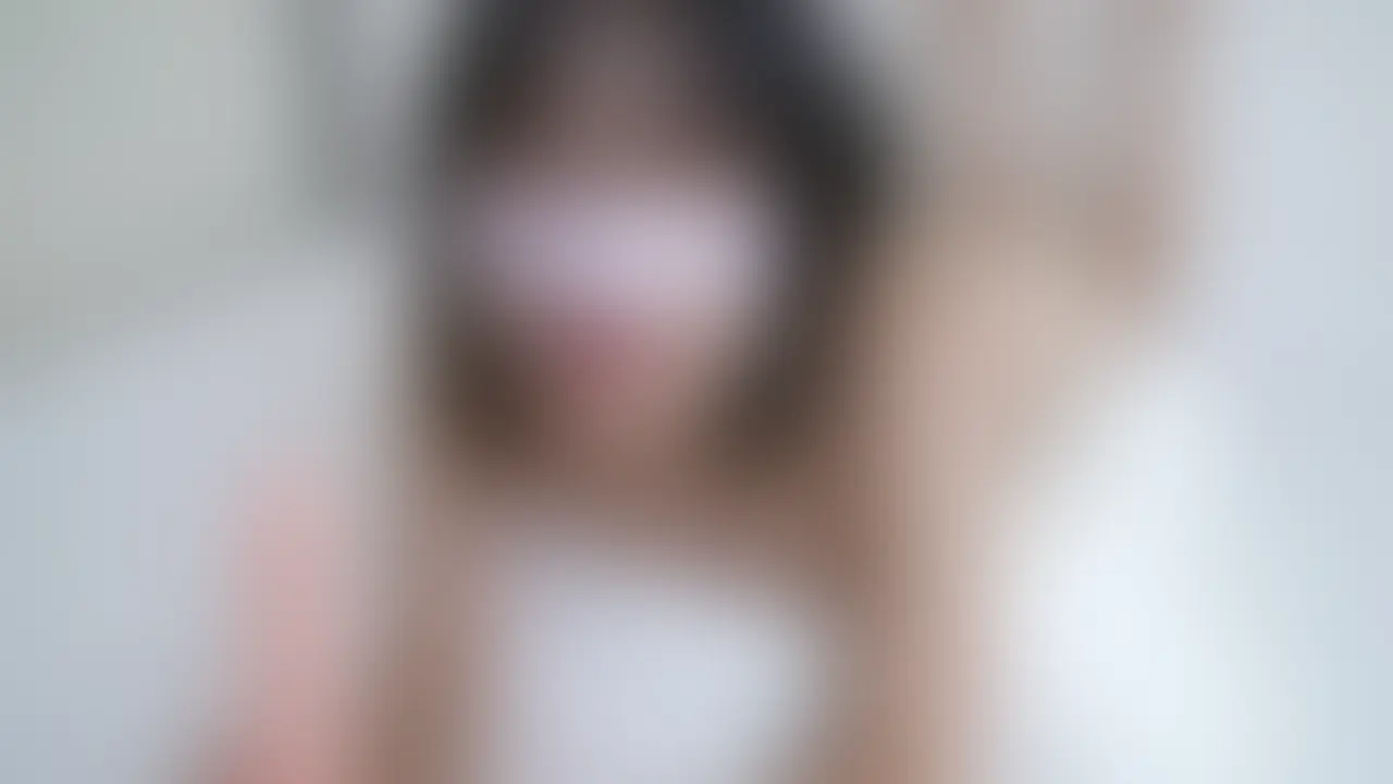お顔が見たい！という声にお応えして頑張ってみました🙈

想像と違う顔でも嫌いにならないでね🥺💟

おちんちんをぺろぺろしながら、お気に入りのおもちゃでアソコを刺激したら気持ちよくてすぐイっちゃった.../// (2/2)