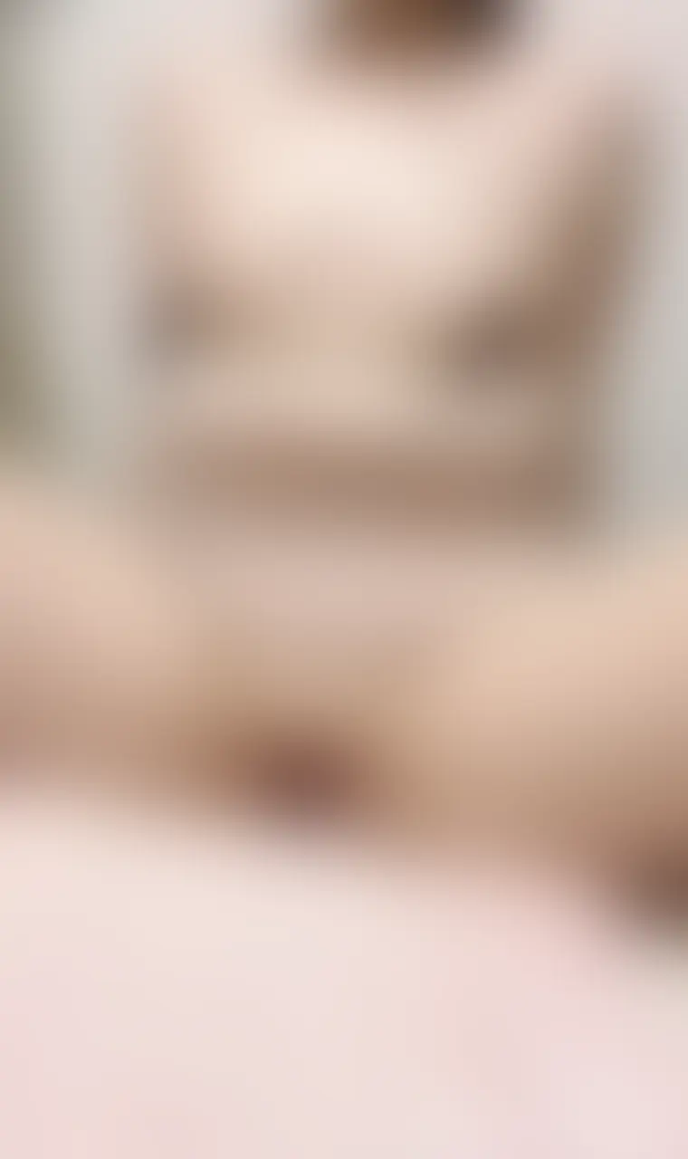 乳首だけいじめるつもりだったのに!!!
我慢できなくなってクリもいじめちゃいました…😳
日々雑魚になってるけど気持ちいいからいいやっ💕 (2/2)