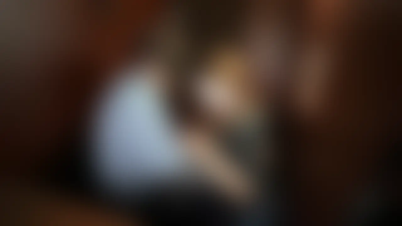 漫喫で声出し禁止のサイレントSEX❣️
旦那もいるし、近くに店員さんが掃除に来てバレるかもしれないから声出し禁止で大変だった💦💦💦
でも、こんな状況って興奮するよね🫣❤️❤️❤️ (2/2)