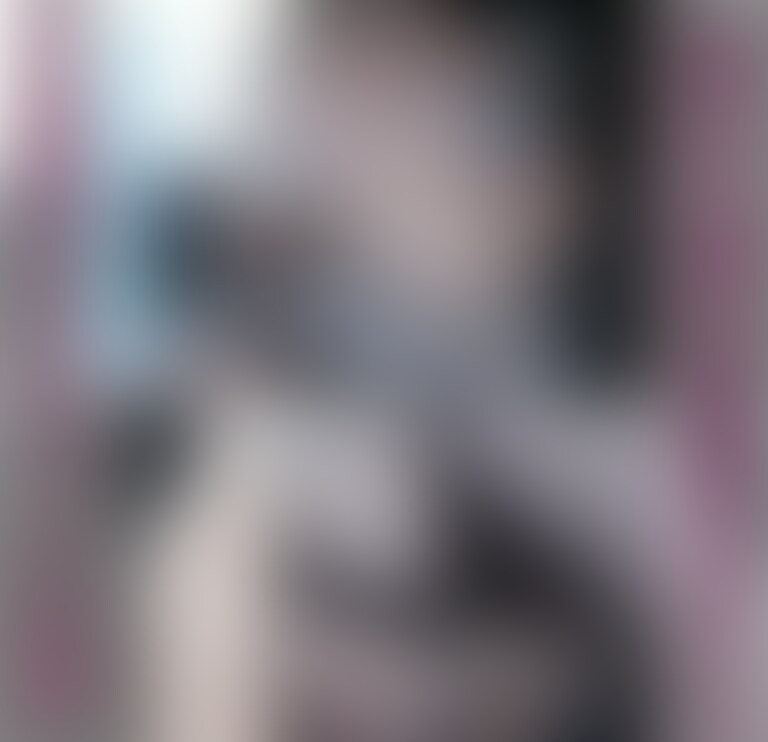 大変お待たせ致しました…🙏
今月5本目のおにゃにー動画の投稿になりますっ(៸៸⩊៸៸)
※5000円プラン様以上の動画は、夜中にアップ予定ですお待ちください…🙇♀️
※気になる方はこちら⬇️
https://myfans.jp/posts/61dee3b0-22c0-4ee5-bfbc-a7208d9cb488
今夜の動画は…
1個前の動画でノーブラ散歩に挑戦したももちですが、その流れでそのままク○マの中でこっそりオナニーしちゃいました㊙︎
ひとけの少ない公園の駐○場に移動して、お胸をあらわに…
ノーブラ散歩で興奮しちゃったせいか、乳首がピンピンに硬くなっちゃってました。。
さらにビンビンに、変態乳首さんになる為に自宅から持ってきたあるオモチャを使います…
痛いくらい乳首が立っちゃってすっごくエッチだからじっくり見てね…///
この状態でちゅぱって吸われたら、すぐ乳首でイっちゃうんだろうな。。
あとはね、もう1個。
ウーマナイザーっていう吸引するオモチャも持参してたんだ(///_///)
絶対に外の人のバレないようにしなきゃ!だけど本当はこの姿を見られてオカズにされちゃいたい…
そんなことを考えながら思い切り脚を広げてくぱぁしたままクリをいじ めてみたよっ…♡
今回もびらびらがモザイク越しに丸見えです㊙️
友達や職場の人には言えない変態なオナニーですが、いつも観てくれてるフォロワー様とこっそり共有できたらももちは嬉しいです…
えへへ…(///∇///)💗 (2/2)