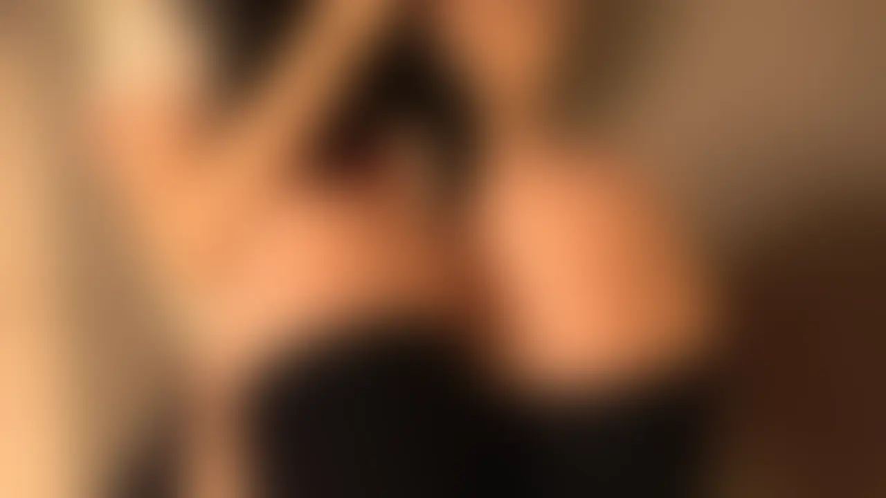 今回の動画を見返してみるとほとんど足舐めばっかりに…👣

私の足をた～～っぷり舐めてもらいましたよー。
指の間までじっくり…汗や匂いもそのままぜんぶ味わってー？笑

最後は紺ソに発射させて、精子踏み潰してあげた🦶❤️
それも足フェチさん＆どMさんにはたまらないご褒美ですよね？笑


Looking back at this video, I realized it’s almost all foot licking…👣

He licked my feet sooo much for me.
Between the toes, slowly and deeply… tasting all the sweat and smell just the way it is 😏 lol

At the end, I made him cum on my navy socks, then crushed his load under my sole🦶❤️
That’s the kind of reward foot fetishists & true subs can’t resist, right? (2/2)