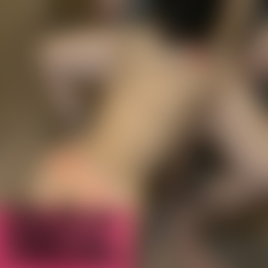 【27】本編
超快楽絶頂
スーツ姿で登場した人妻ヒマワリ
序盤から男性の群れにぶち込まれ
ヒマワリ自らアナルにプラグを入れてアナルを封印して登場
一つの穴を封印しおま●こに全集中するド変態っぷり...
そのままいつもの様に輪●され
今までに無い快楽を味わう事はつゆ知らず...
見窄らしい落書きを身体全体に施され
ざー汁塗れの中旦那から一本の電話が...

電話を切り再び輪●スタート
私は○○○よりお●んぽが大切なんです

本物のだ変態肉便器に堕ちた人妻の最果てをご覧下さい。 (2/2)