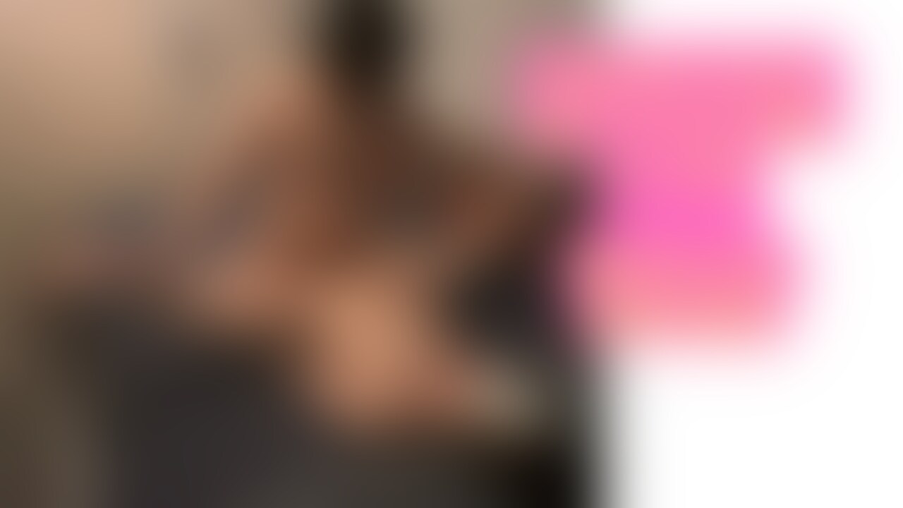 キスイキ→クンニ→69
フェラ→挿入→ぶっかけ
盛りだくさんで最高のSEX❤️ (2/2)