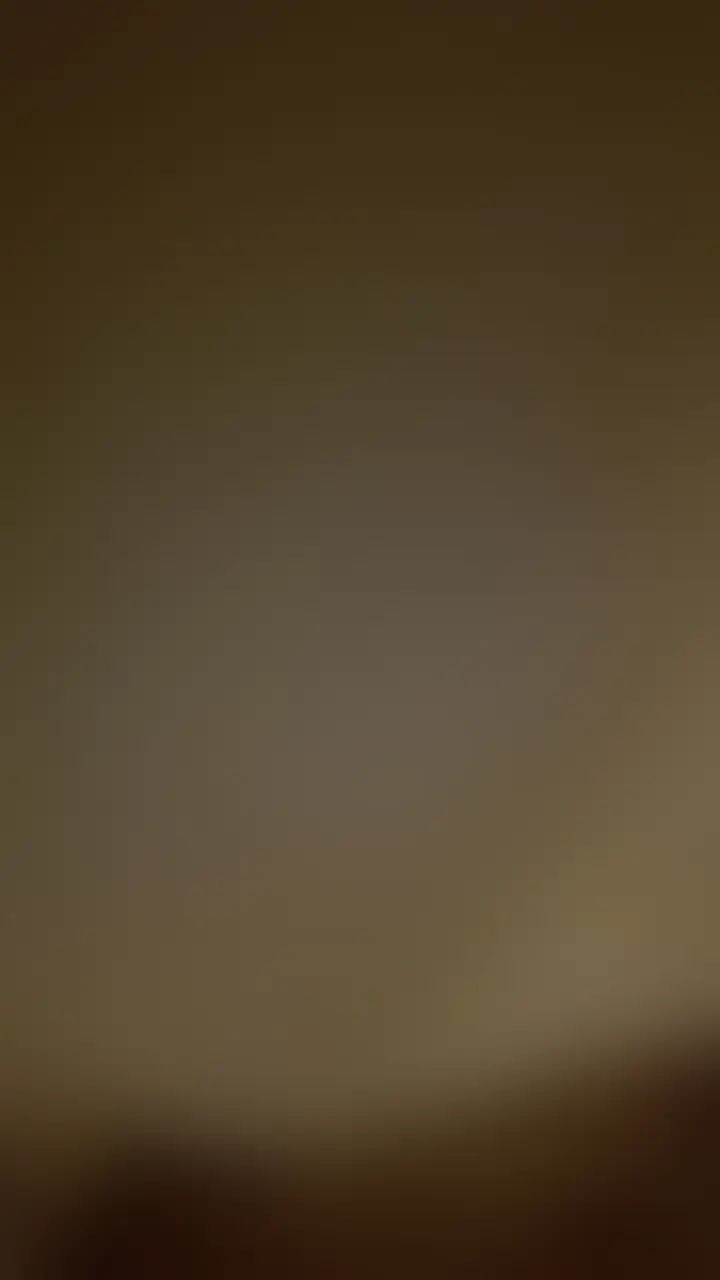 右側の［♡いいね］を押してから見て欲しいです🥰

サウナで整って そのまま寝ちゃって
寝起きでめっちゃムラムラしたからそのまましちゃったよ…

添い寝してるように見える画角でオナニーしちゃった。 (2/2)