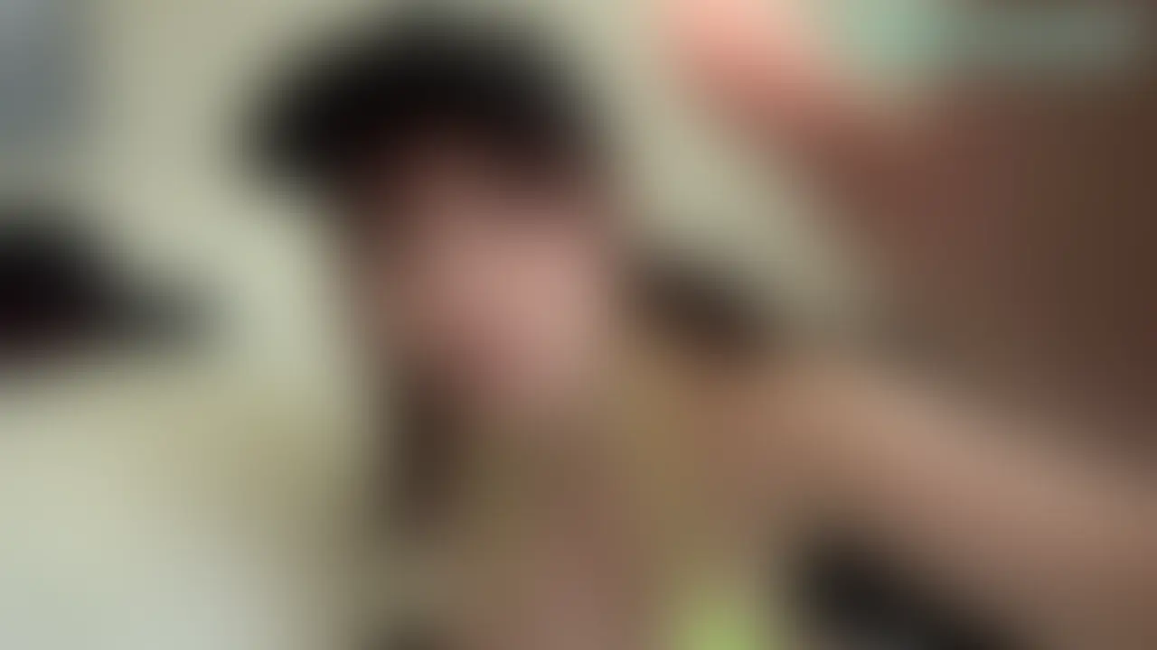 いつもありがとうございます🐸
欲求不満なU●er配達員あむです💕
恥ずかしすぎてお蔵入りにしてたけど・・・プランに入ってくれる人がいっぱいで嬉しすぎたので載せちゃいます🫣
初めて撮った一人えっちです💕
恥ずかしすぎて顔が真っ赤っかなんですけど、いっぱい興奮してくれたら嬉しいです💕 (2/2)