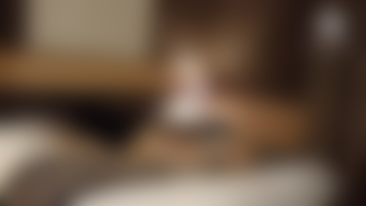 側イキ、連続イキ
超敏感、人生初挿入で連続中イキのかわいいJDなりたての甘えん坊ダンサー1-5
耳に息吹きかけるだけで結構な反応でいいですね「耳ダメーッ」って消えそうな声。
少し触っただけでもこんなエッチで可愛い声。ずっと出させたくなるいい声ですね。乳首をペロペロ舐めて吸って、しっかり頬張ってコリッコリッと舐め始めると「ダメーッ」「あぁー」「ウーっ」
乳首を吸ったり舐めながら背中を当たってるか当たってないかわからないくらいの力加減で優しく撫で上げてます。そしてクンニ。ダメーの声が大きくなりましたね。足をがっちりつかんでから僕にしっかり巻き付いてます。ギューッと手を握ってくれてるのも嬉しいです。ひたすらクリの一点をペロペロ、ツンツン。ダメダメが止まりません
バイブをクリに当ててるとそれだけでイッちゃいますか。でもそこで終わるわけないよ?足の外側に手を回して手を引っ張ってしっかりクリ引き寄せて「ダメーイクっ」イッちゃいました。イッたから足をしっかり開いてからしっかりコリッコリッと…
これでもイッちゃいました。「イッた、イッた、イッたのー」
「イッたばっかリー」
腕を○○○束しての足ピンクンニ。余裕そうだから乳首にちょっかいかけての複数攻めでイッてしまったようです。「イッたばっかリー」「イッたらやめるんやっけ?」「やめないー」
いいですねー
そして吸うやつ。1番弱いやつなのにすごい大きな声。そしてまたダメー、イクってイッちゃいました。
ダメーっていう吸うやつなのに自分でしっかり挟みこんで取れません「とってー」って甘えた声可愛すぎ。 (2/2)