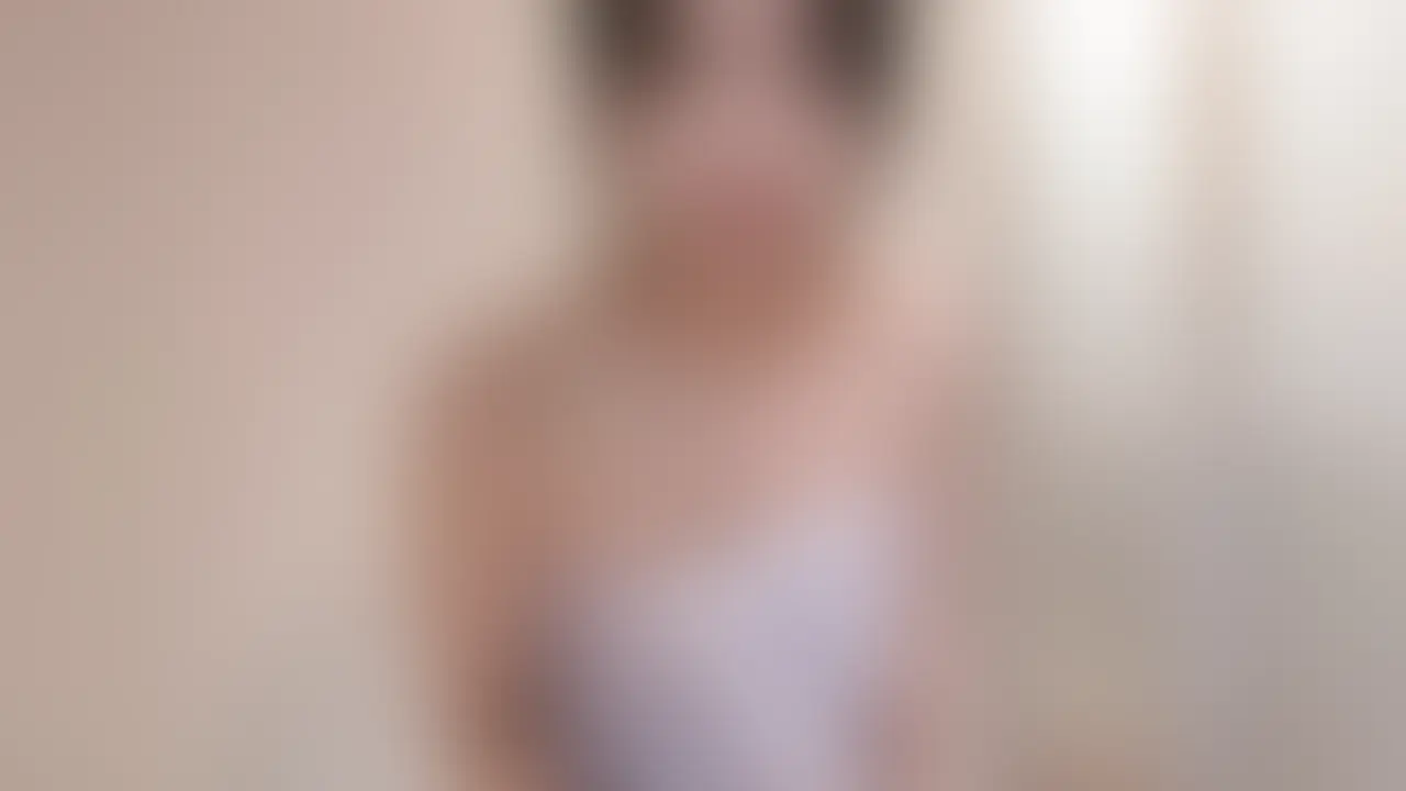 こんばんは、まいです☺️
今回は家に家族がいなくなるタイミングで
思いっきりオ◯二ーしちゃいました♡

最近、衣替えや夏のお布団を洗ったりで
家事が忙しく、
なかなか一人でする時間がなかったので
久しぶりにスッキリすることができました🥰

オ◯ニーする気満々でシたら、
途中からすごくビチャビチャになって…

人生で初めて潮を吹いちゃいました…💕

これまでで一番濡れているかもしれないです🙈💦


この歳でもまだまだえっちになっていくんですね😳
自分でも驚きです。

こんなえっちな主婦ですが
よかったら覗いてみてください♡ (2/2)