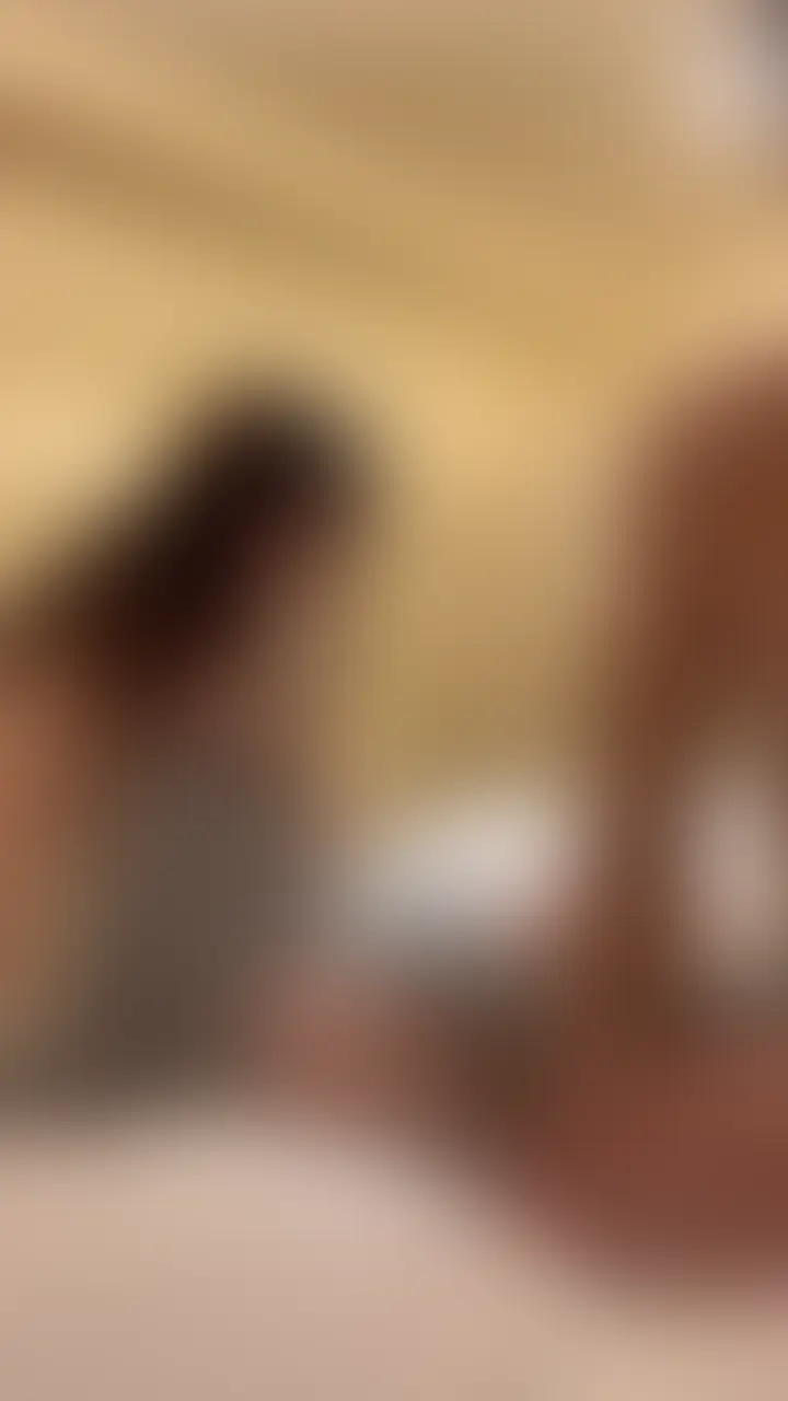 恥ずかしがりの美女との密会デートの〆は・・・
あいにくの雨だったので美味しいモノ食べて
ゆっくりたっぷりイチャイチャしてきました
抱き心地抜群の身体は触り心地も良く何回も何回も抱き合いました (2/2)