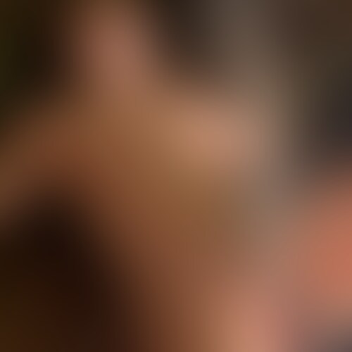 大量潮吹き連発の関西美女22歳。ピストンマフィアの動画の心奪われ、遥々大阪からの上京してきたスレンダー美女。巨大ディルドを目の前にビビり散らかし「入らないっ!笑」と最初は不安気な彼女だったが、、。あっという間に巨大ディルドを咥え込み、頭上越えの大量潮吹き!自分の吹いた潮に溺れながら、イキまくる。。 (2/2)