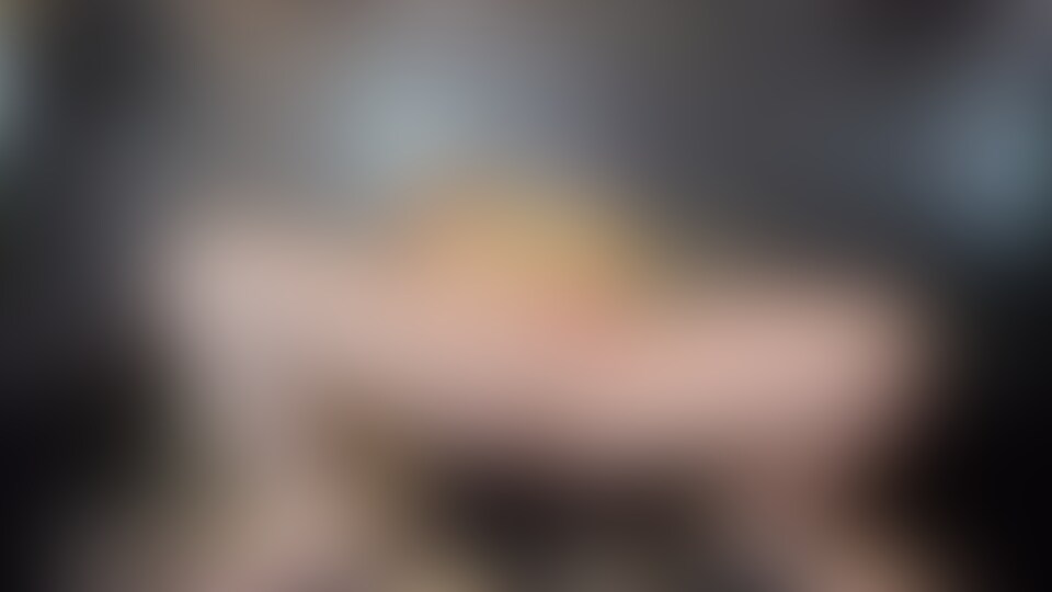 白金キャバドレスオナ…🤍正面からバージョン!
ゴージャスめなキャバ衣装でオ○ニーしたよ🙌🤍
乳首すりすり〜こすこす〜ってしながら、下着の上からクリもカリカリ…♡♡
直接触ってないのにじわじわクリから来る快感がたまらなくて呆気なくイッちゃった…😢
我慢できなくておもちゃでクリ虐めて、速攻おま○ことろとろにしちゃった…////
おま○この入口をおもちゃが出たり入ったりするの、あまりに気持ち良くて手が止まらなくて夢中でズポズポしちゃってる♡♡
動画の最後ではあへあへになりながらアクメ決めてるすいまが見れるよ〜🤍
最後おま○こ締まりすぎて飛び出たおもちゃにも注目👀笑 (2/2)