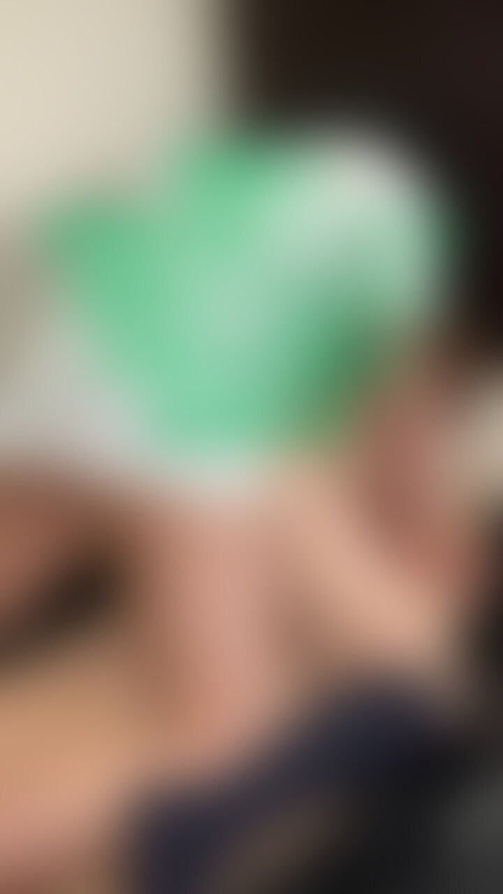 縦動画★制服&紺ハイソックスの清純系女子とハメ撮りセックス個人撮影!
着衣でおっぱいを揉んでいると喘ぎ声が漏れて来ちゃいます
脱がせて手マンすると、カメラ直撃の超潮吹き!
乳首舐めもフェラも丁寧で、玉舐めも気持ち良いんです
挿入中もクリを刺激しているとブシャーって潮吹きしちゃいました
バックと種付けプレスで射精です! (2/2)