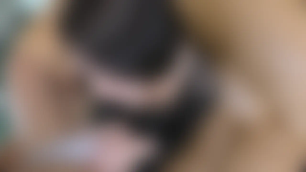 ソファでするのってベッドとは違う興奮があります。
初めて彼とした時もソファでした(多分)。
ソファですると体位によってはおちんぽの角度が絶妙なところを突いてくれて失神しそうな程気持ちよくなっちゃう事があります💕
ベッドはベッドで広くて好き💕
車の中も興奮した💕
……セックスできるならどこでもいいや(笑) (2/2)