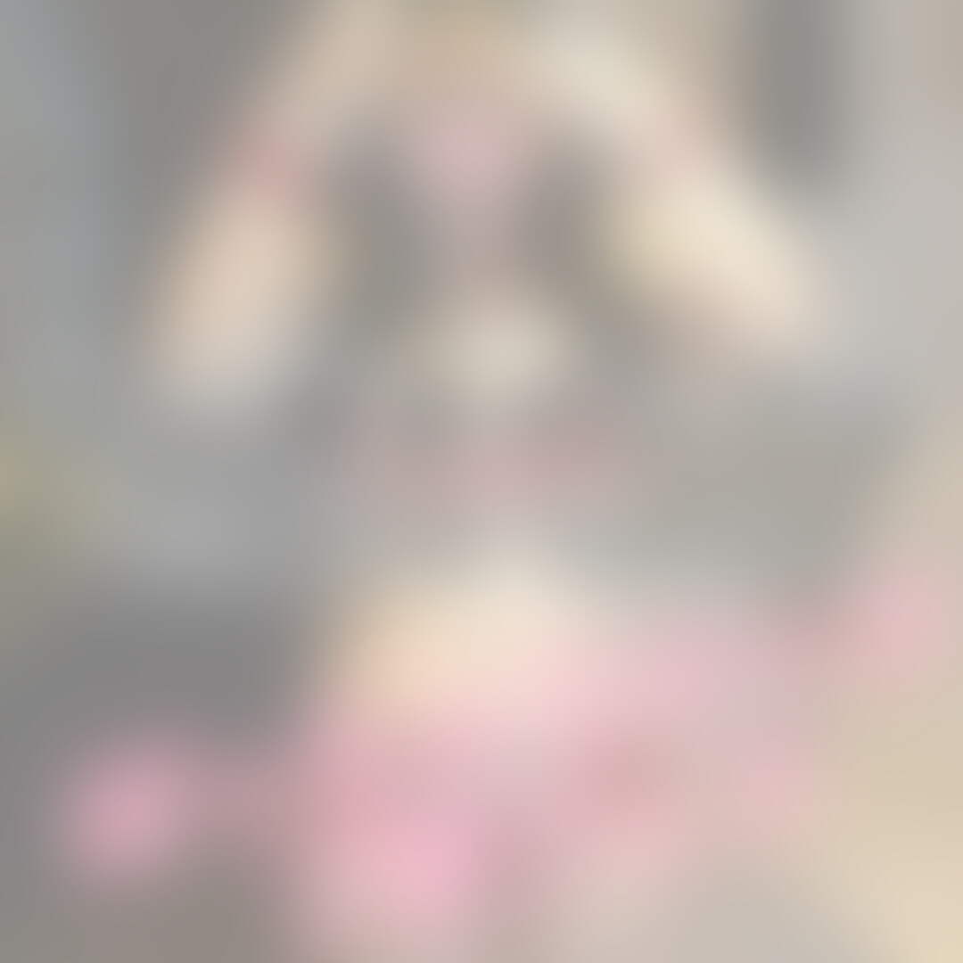※この動画は切り抜きサンプルプラン以上で閲覧可能です
セクシーサンタコスをしたぽちゃかわ、しおんちゃんにバキュームフェラしてもらう作品です!しかもGカップという巨乳さん。。。
もうクリスマスも近いということで、サンタコスをしてもらったのですが、めっちゃお似合い!セクシーサンタコスがかわいすぎるのです!
最初から最後まで笑顔でちんこを咥える姿がたまりません。。。楽しそうにちんこを舐める女の子に悪い子なんていません。。。
かわいいお顔での仁王立ちフェラはやっぱり興奮しますね!
ぽちゃかわセクシーサンタコスに仁王立ちフェラされたい人は、サンプルだけでも見てみてください! (2/2)